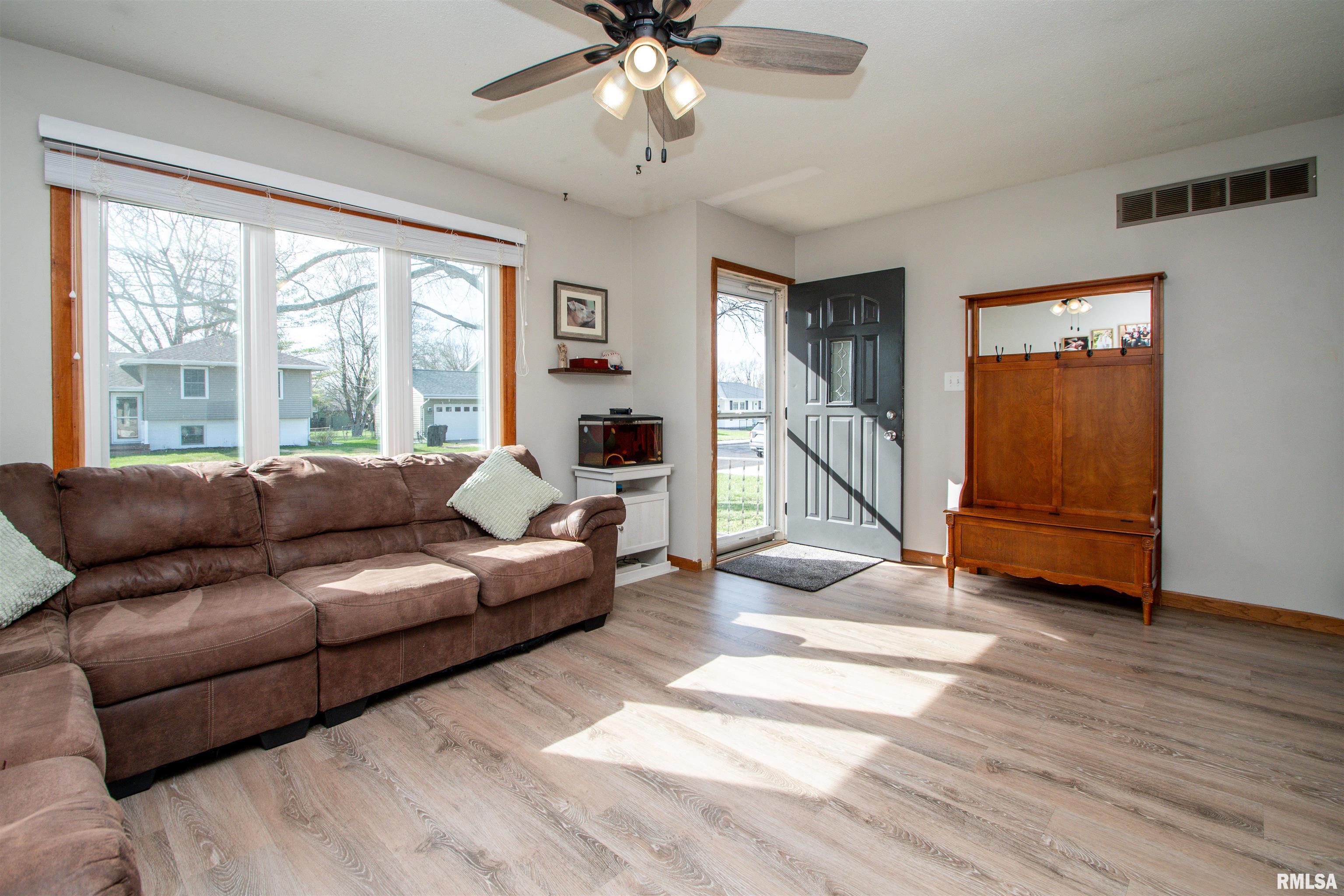 2706 S Skyway Road, Peoria, Illinois image 9