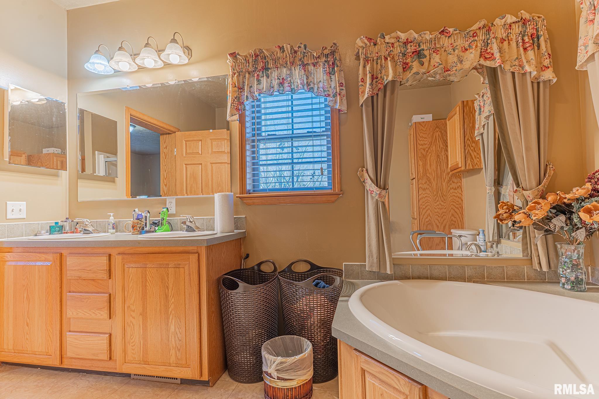2814 Chouteau Avenue, Odin, Illinois image 37