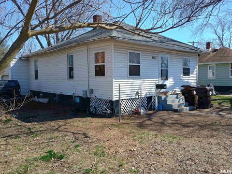 Homes For Sale - 717 Railroad Street<br/> Cass County, Beardstown, IL 62618