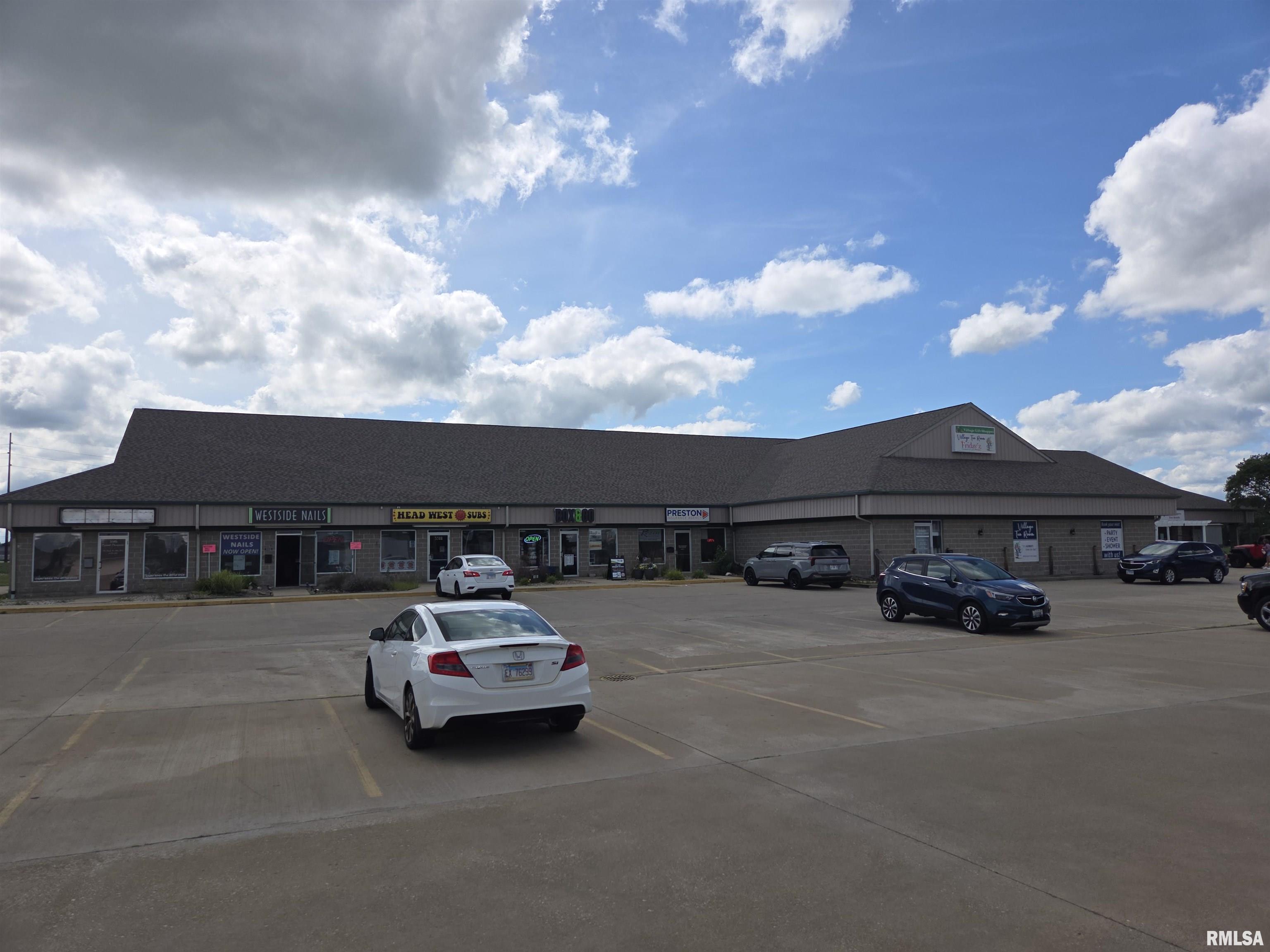 Photo 1 of 9 — 3301 ROBBINS Road, Springfield, IL 62704