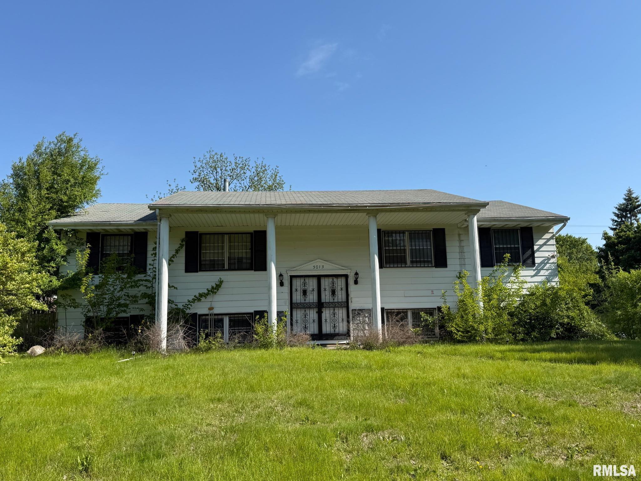 Photo 1 of 12 — 3013 W WESTPORT Road, Peoria, IL 61615