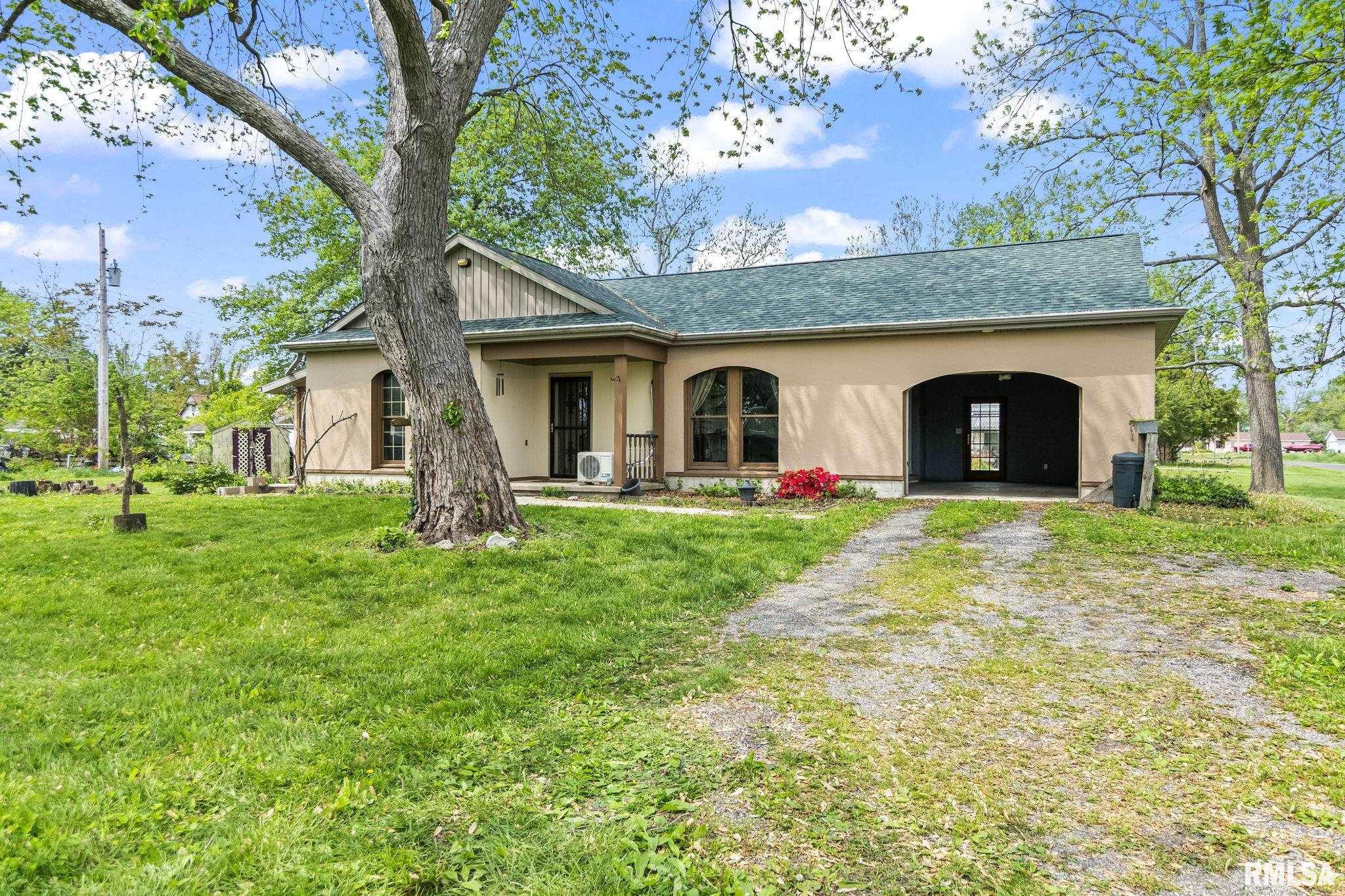 402 Carson Street, Loami, Illinois image 1