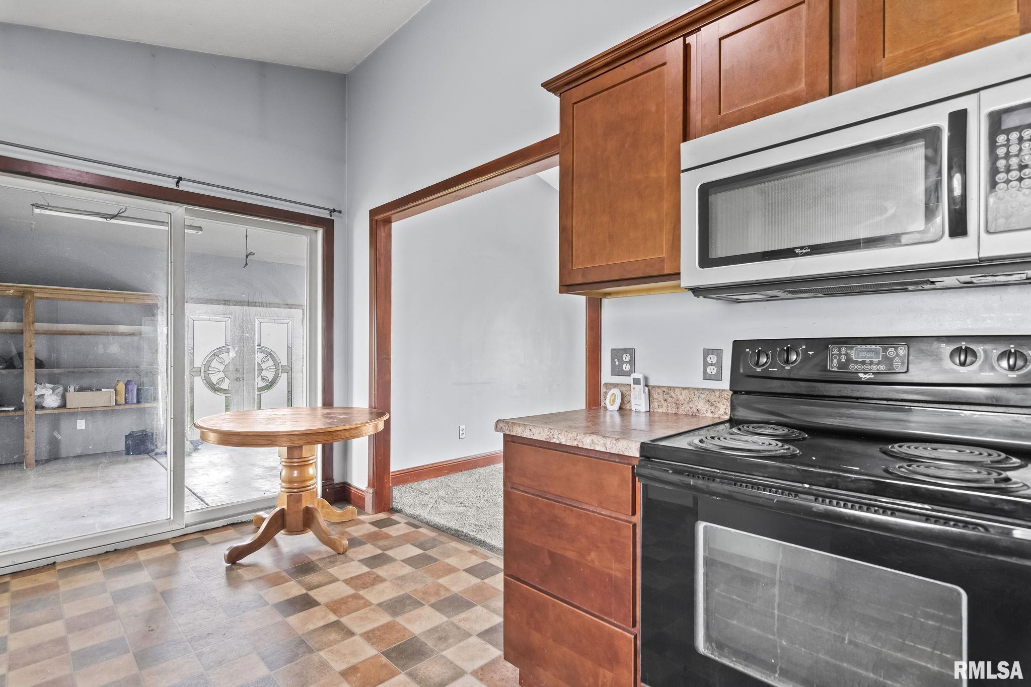 402 Carson Street, Loami, Illinois image 12