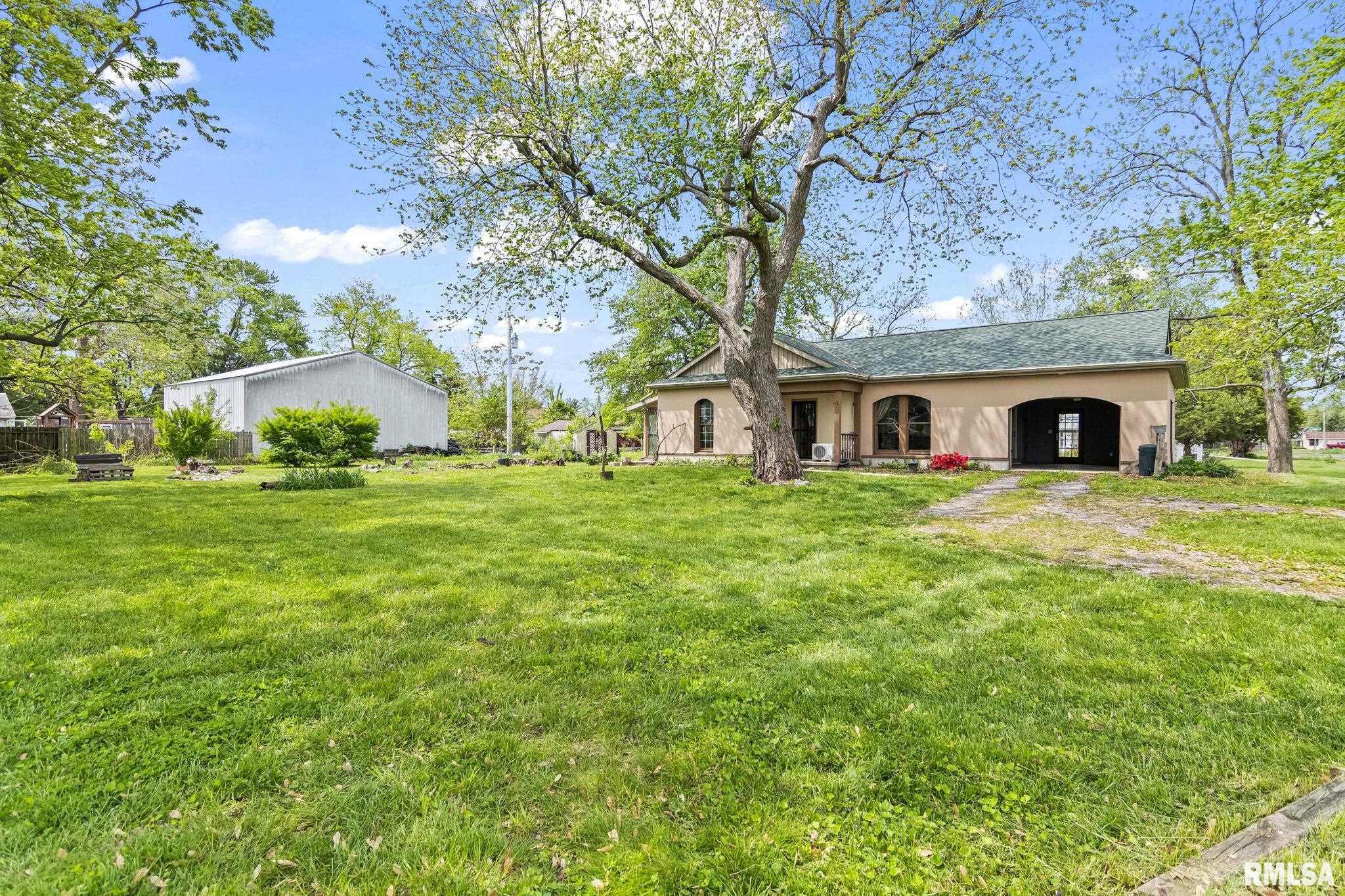 402 Carson Street, Loami, Illinois image 2