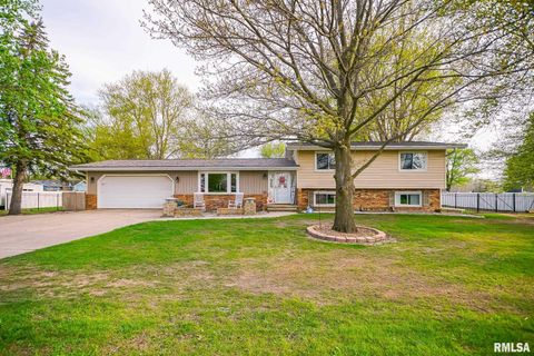 Photo of 104 JAMESTOWN Court, Pekin, IL 61554 (MLS # PA1265619)