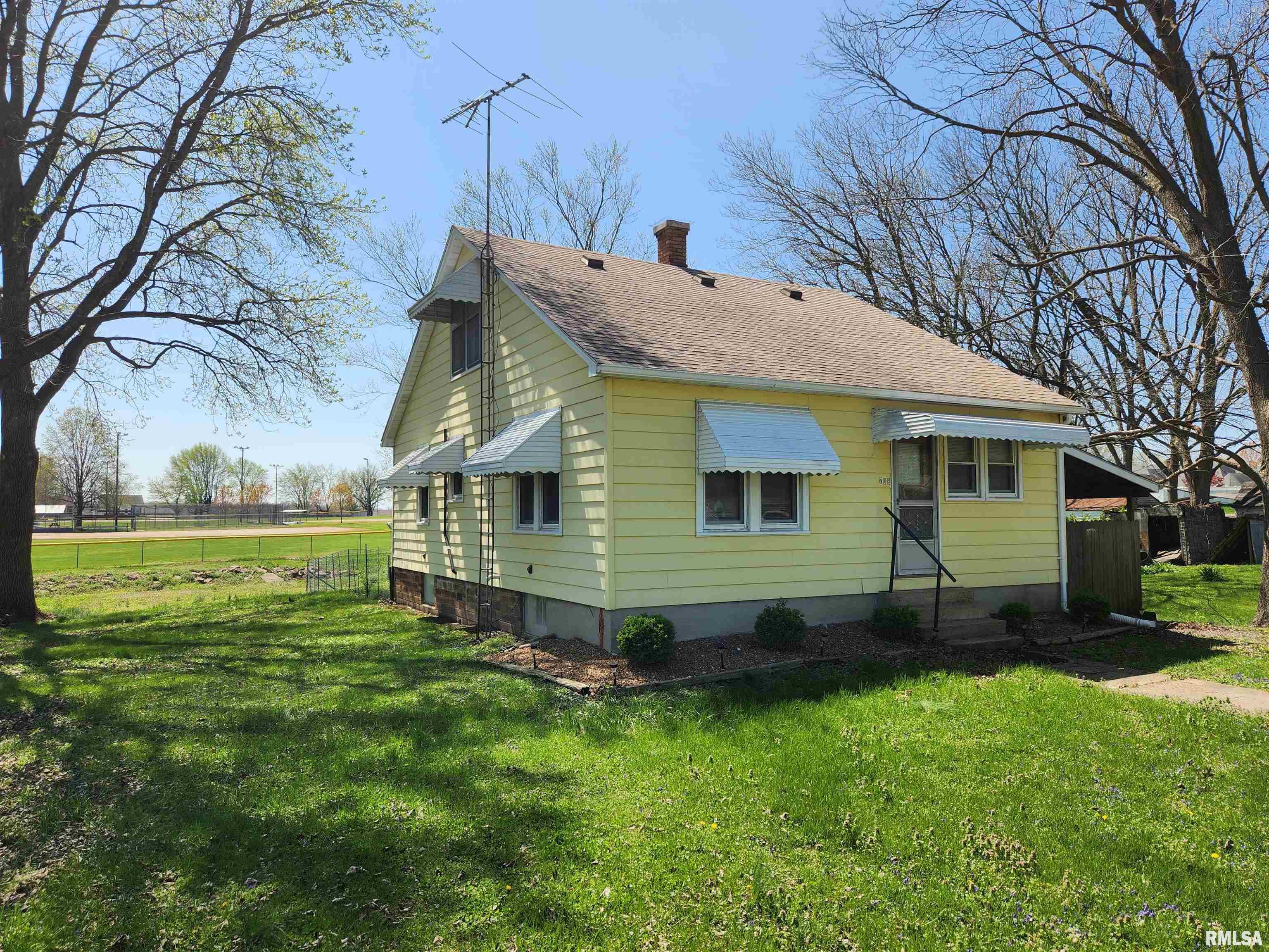 208 E Davis Street, Ava, Illinois image 2