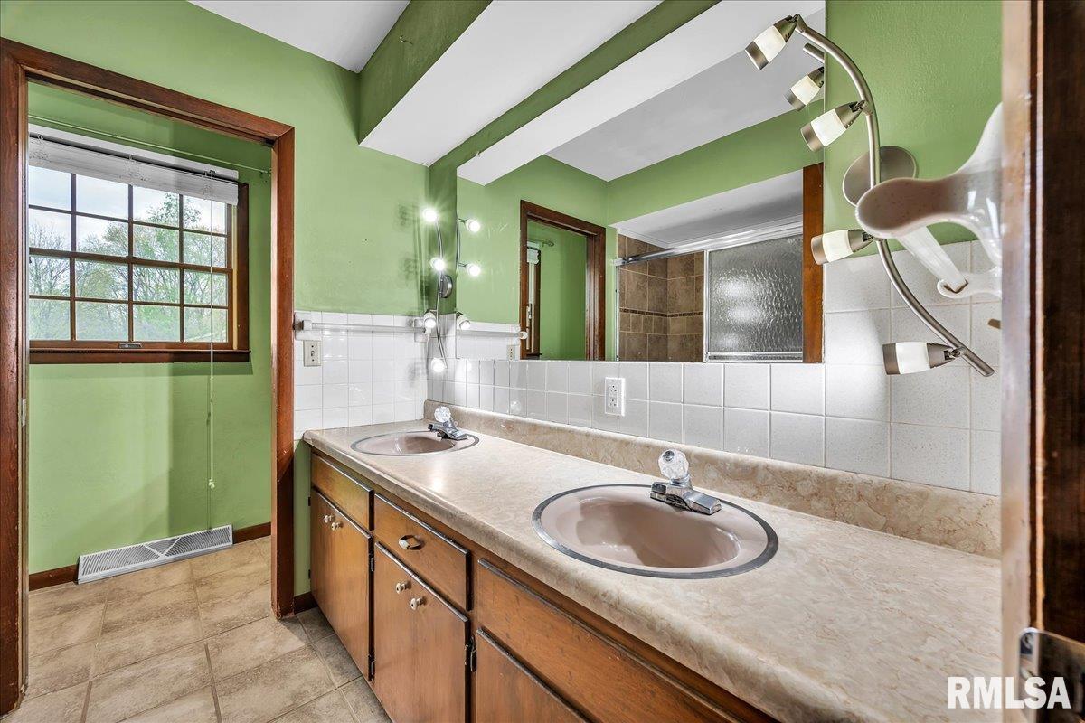 228 Coventry Lane, East Peoria, Illinois image 13