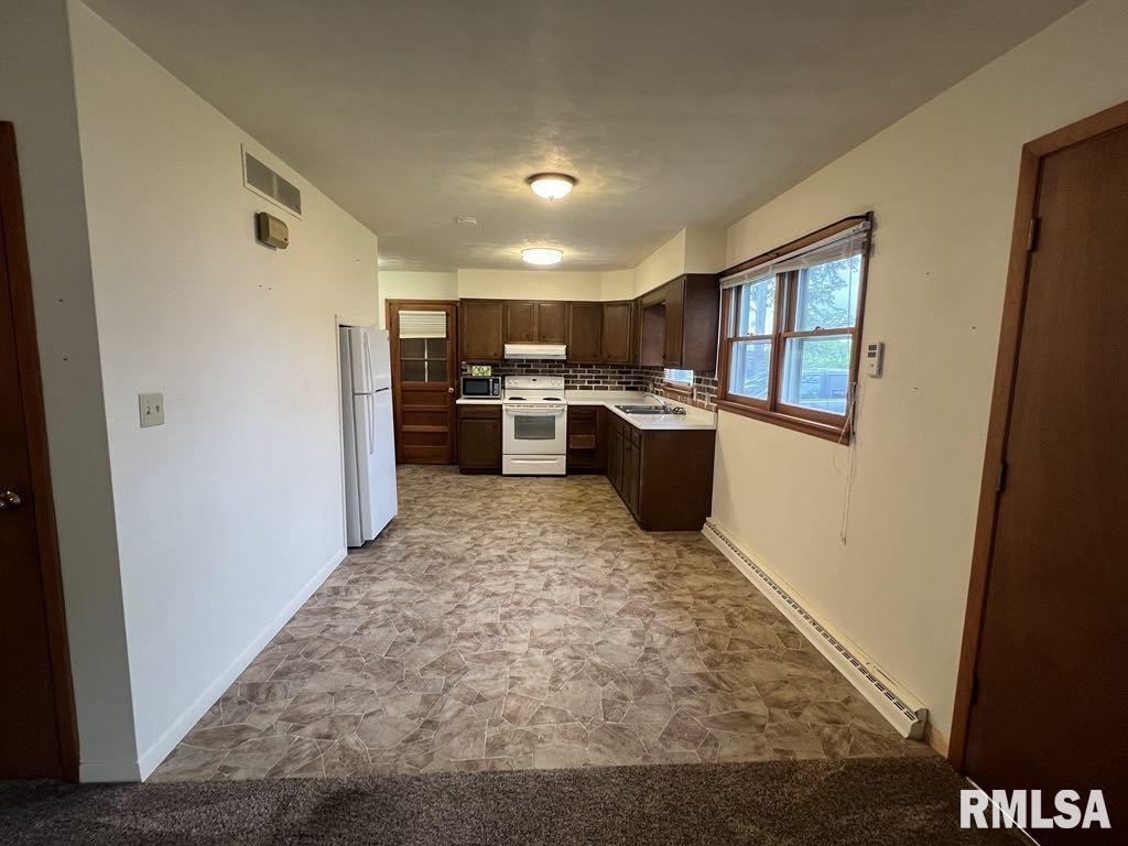 502 W Elm Street, Astoria, Illinois image 9