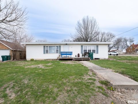 Homes For Sale - 627 E Fort Street<br/> Farmington, IL 61531