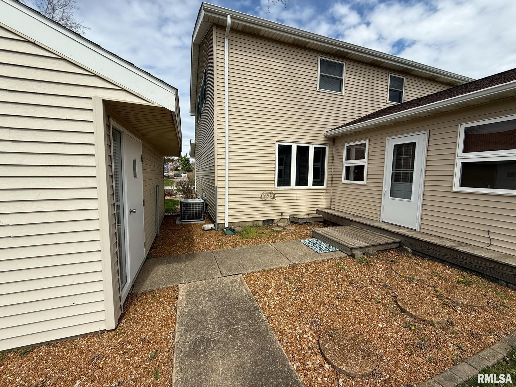 816 W Walnut Street, Chatham, Illinois image 4