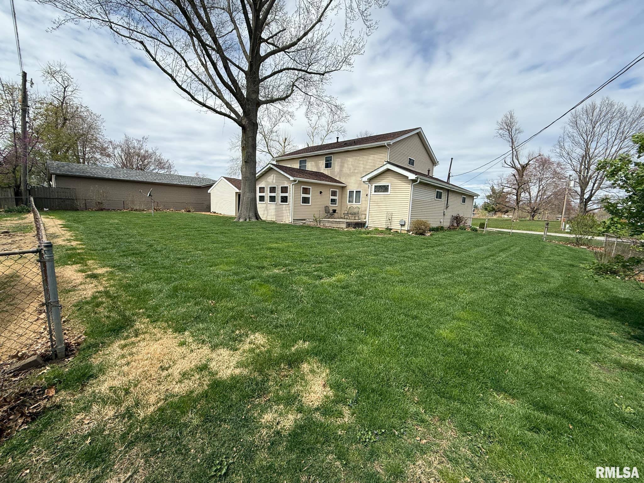 816 W Walnut Street, Chatham, Illinois image 2