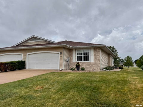 Homes For Sale - 1123 Hawthorn Ridge<br/> Macomb, IL 61455