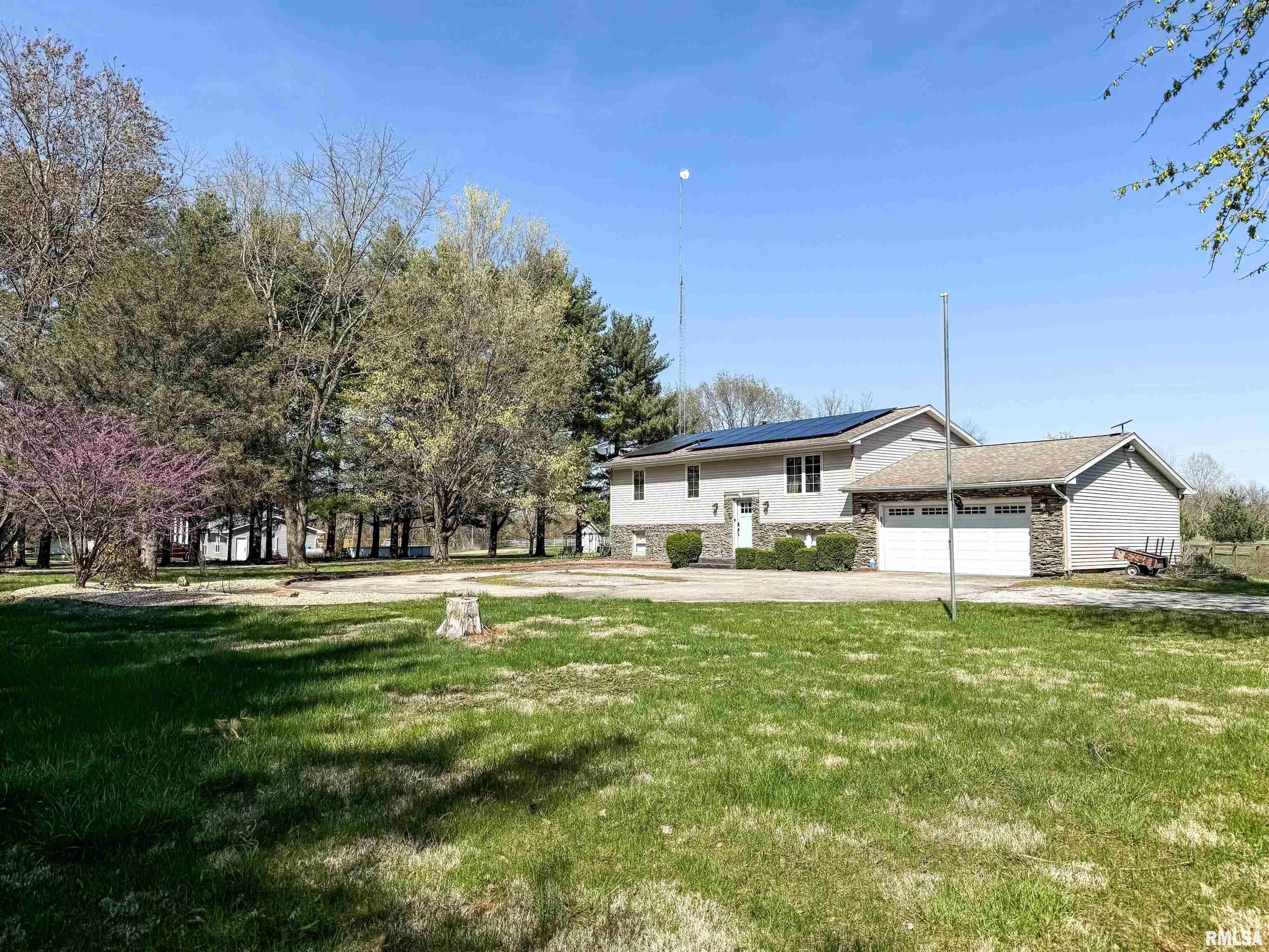8472 Cardinal Hill Road, Rochester, Illinois image 1