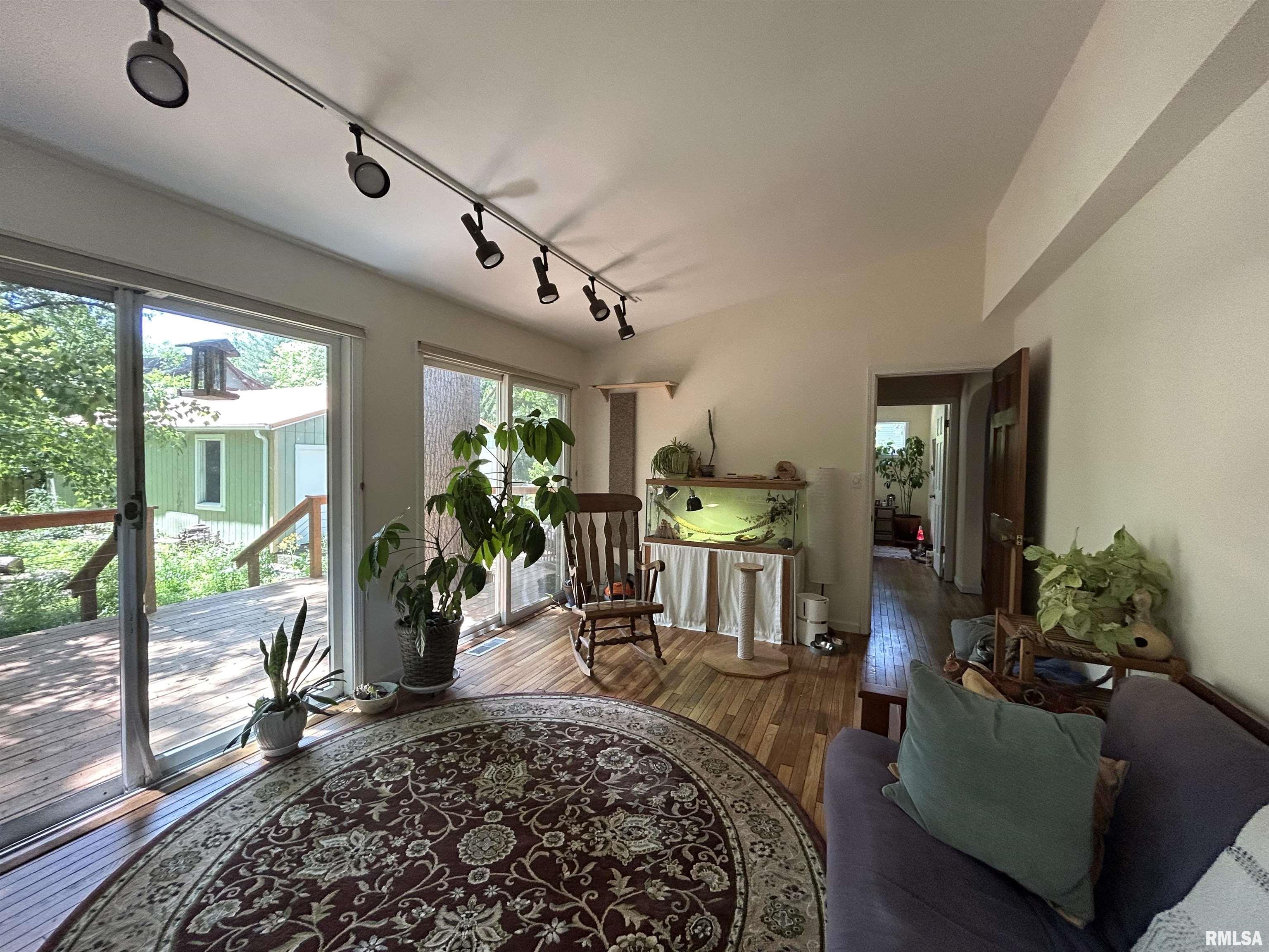 701 W Elm Street, Carbondale, Illinois image 6