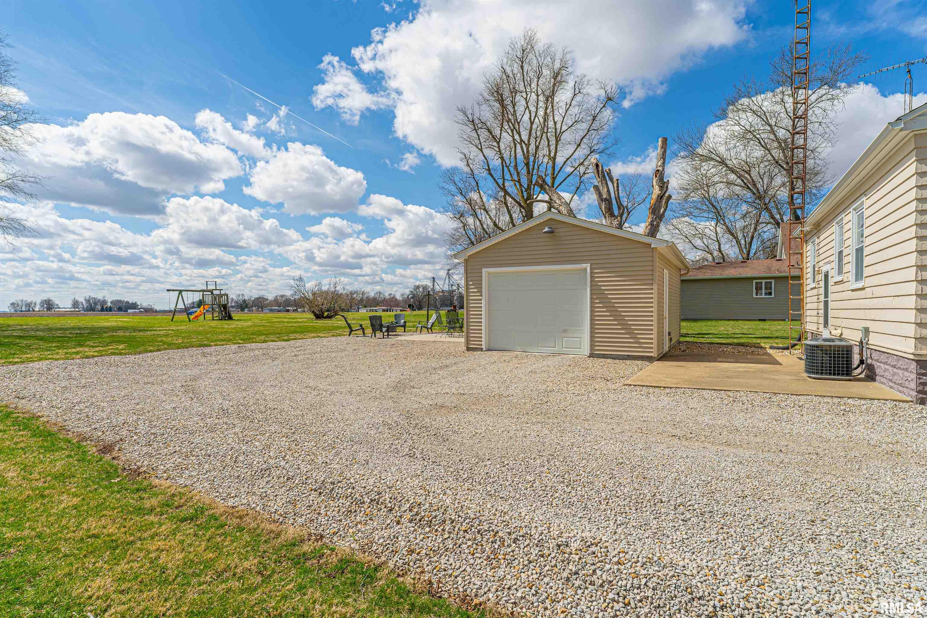 711 E Elm Street, Mason City, Illinois image 3