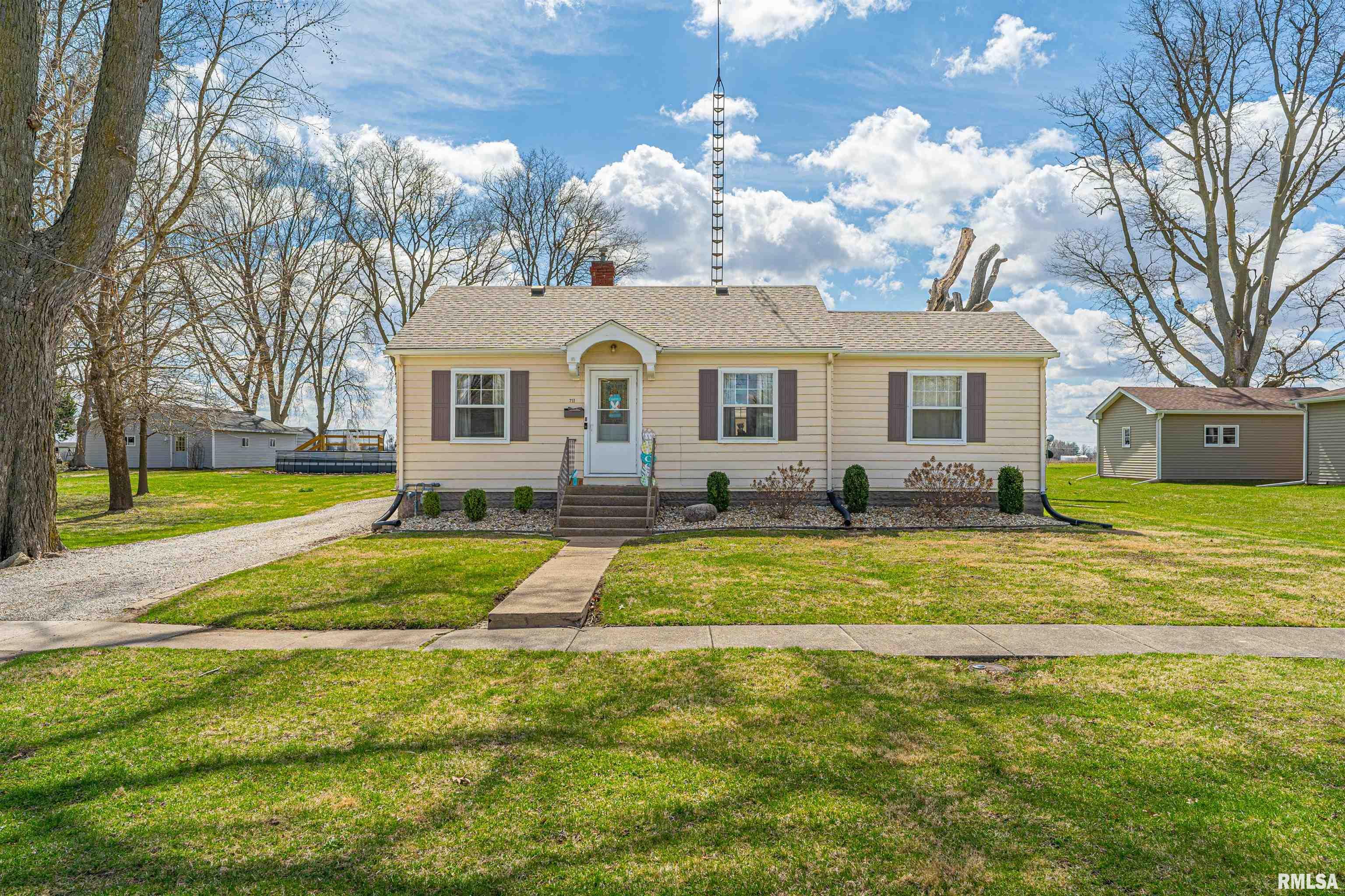 711 E Elm Street, Mason City, Illinois image 1