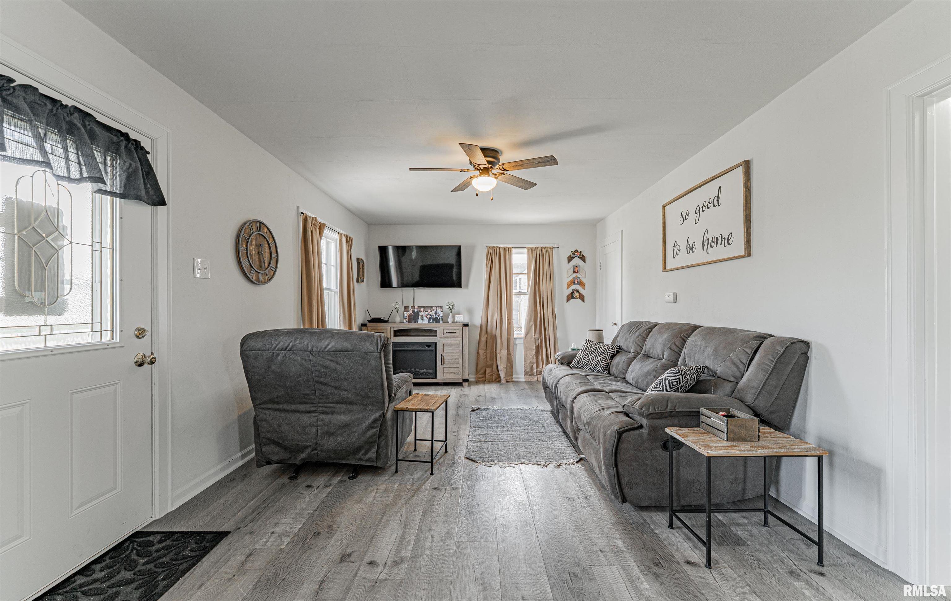 711 E Elm Street, Mason City, Illinois image 5