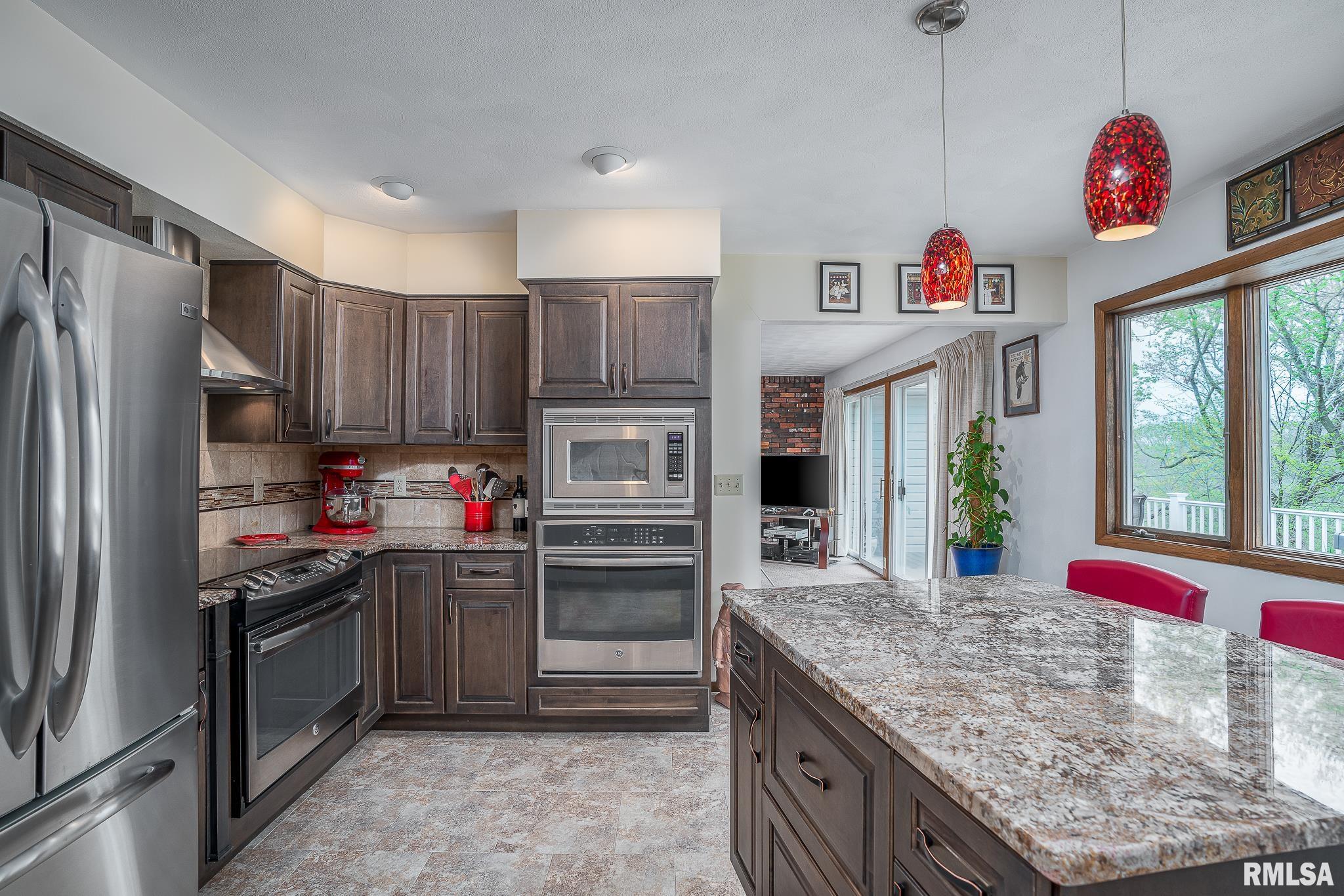 9211 88th Street West, Taylor Ridge, Illinois image 9