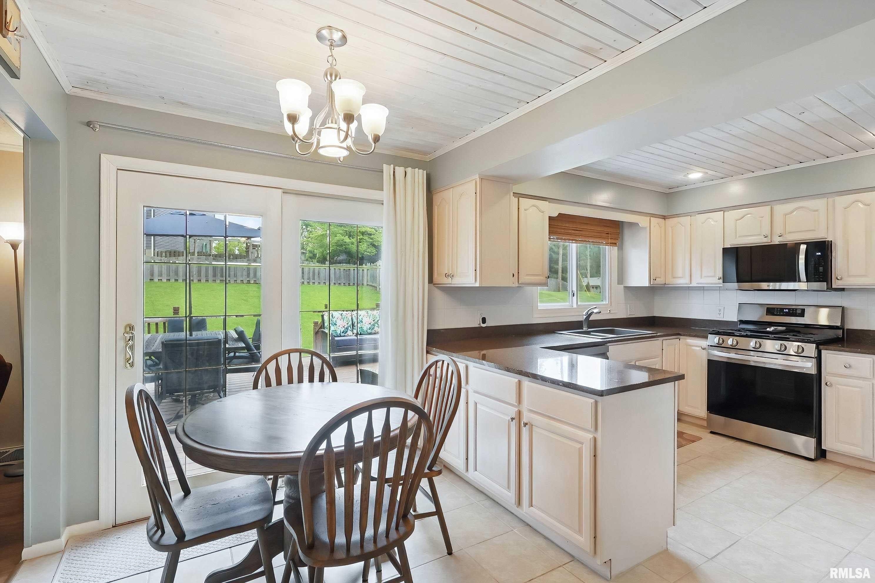 4020 Tanglefoot Terrace, Bettendorf, Iowa image 13