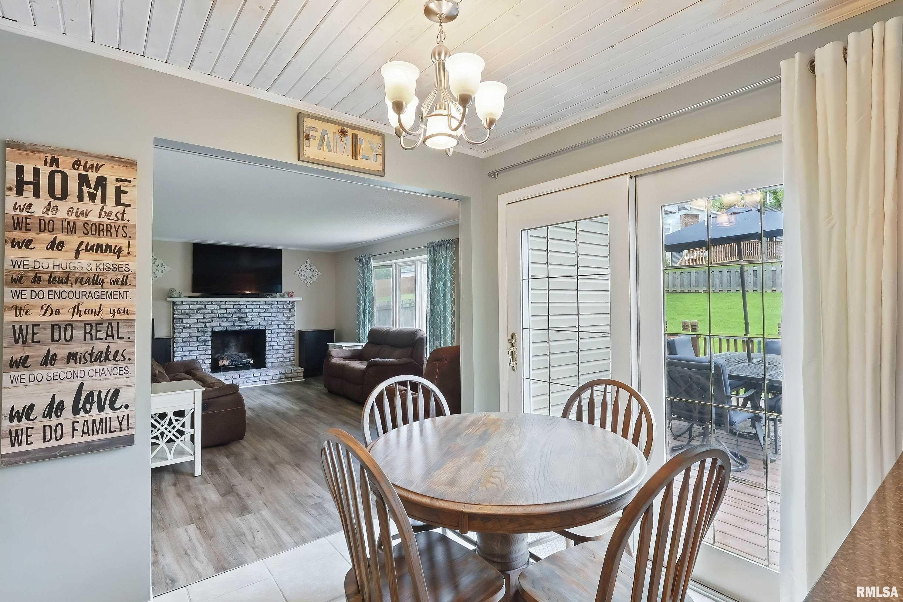 4020 Tanglefoot Terrace, Bettendorf, Iowa image 11