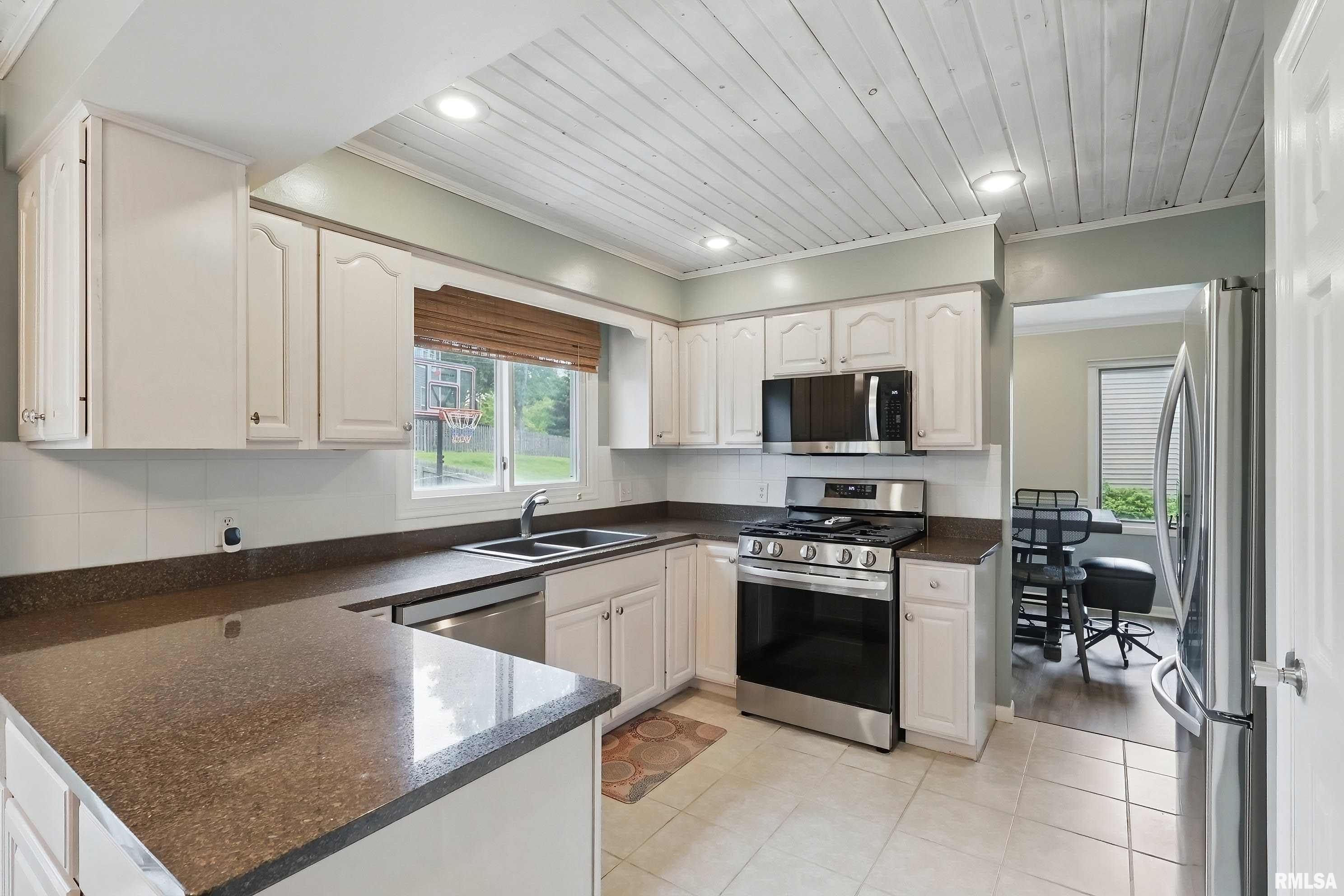 4020 Tanglefoot Terrace, Bettendorf, Iowa image 10