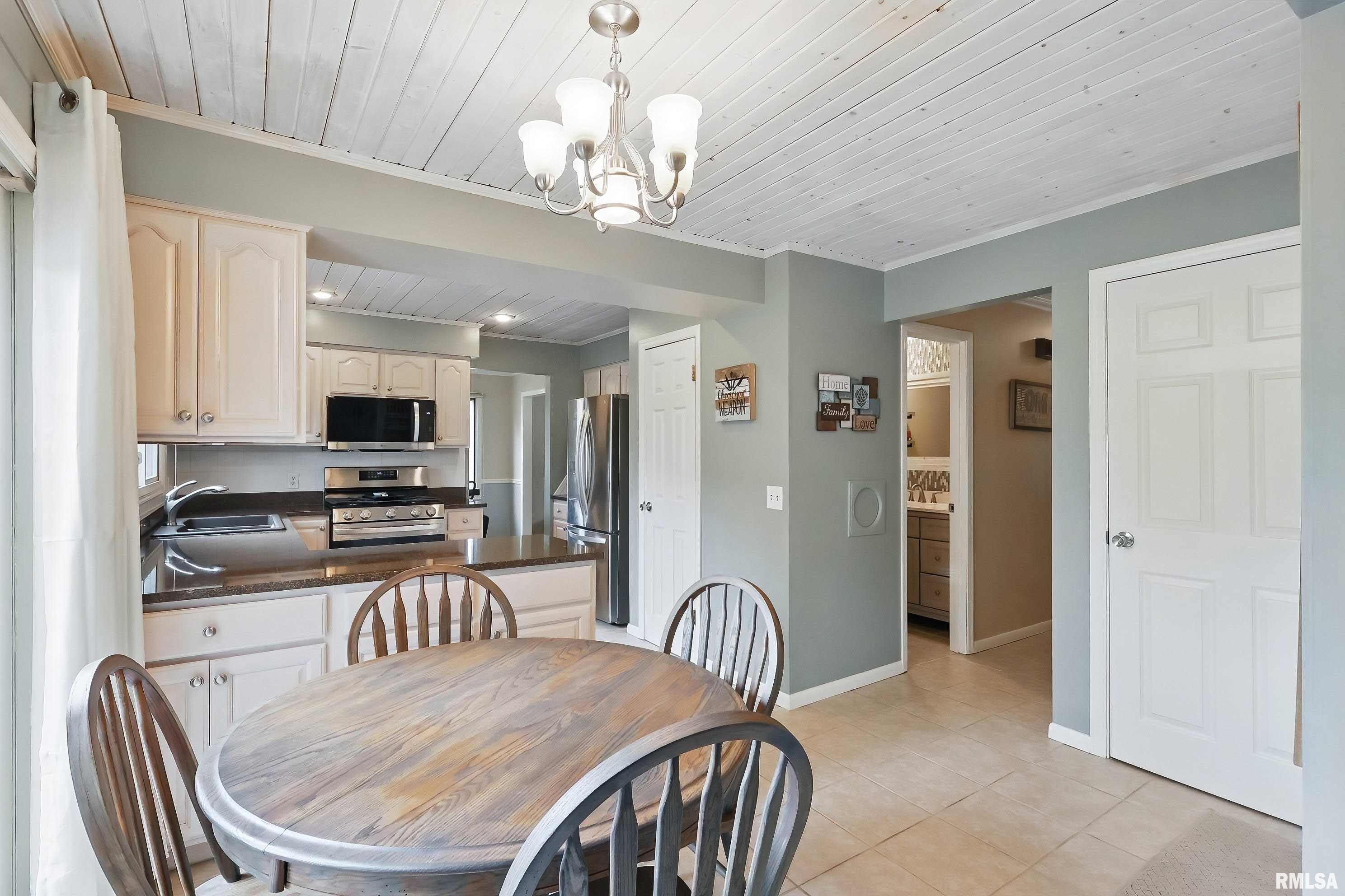 4020 Tanglefoot Terrace, Bettendorf, Iowa image 12