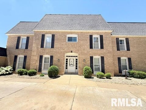 Condo For Sale - 820 W Loire Court #210<br/> Peoria County, Peoria, IL 61614