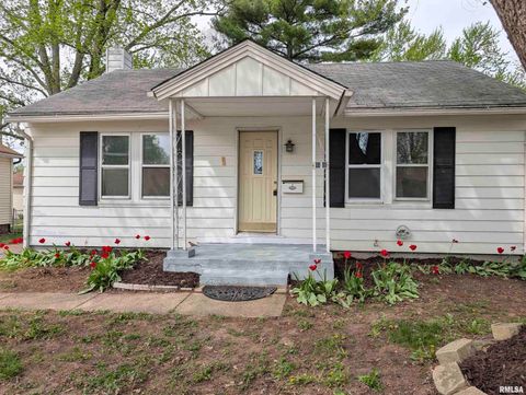 Photo of 1321 S 10TH Street, Pekin, IL 61554 (MLS # PA1265954)