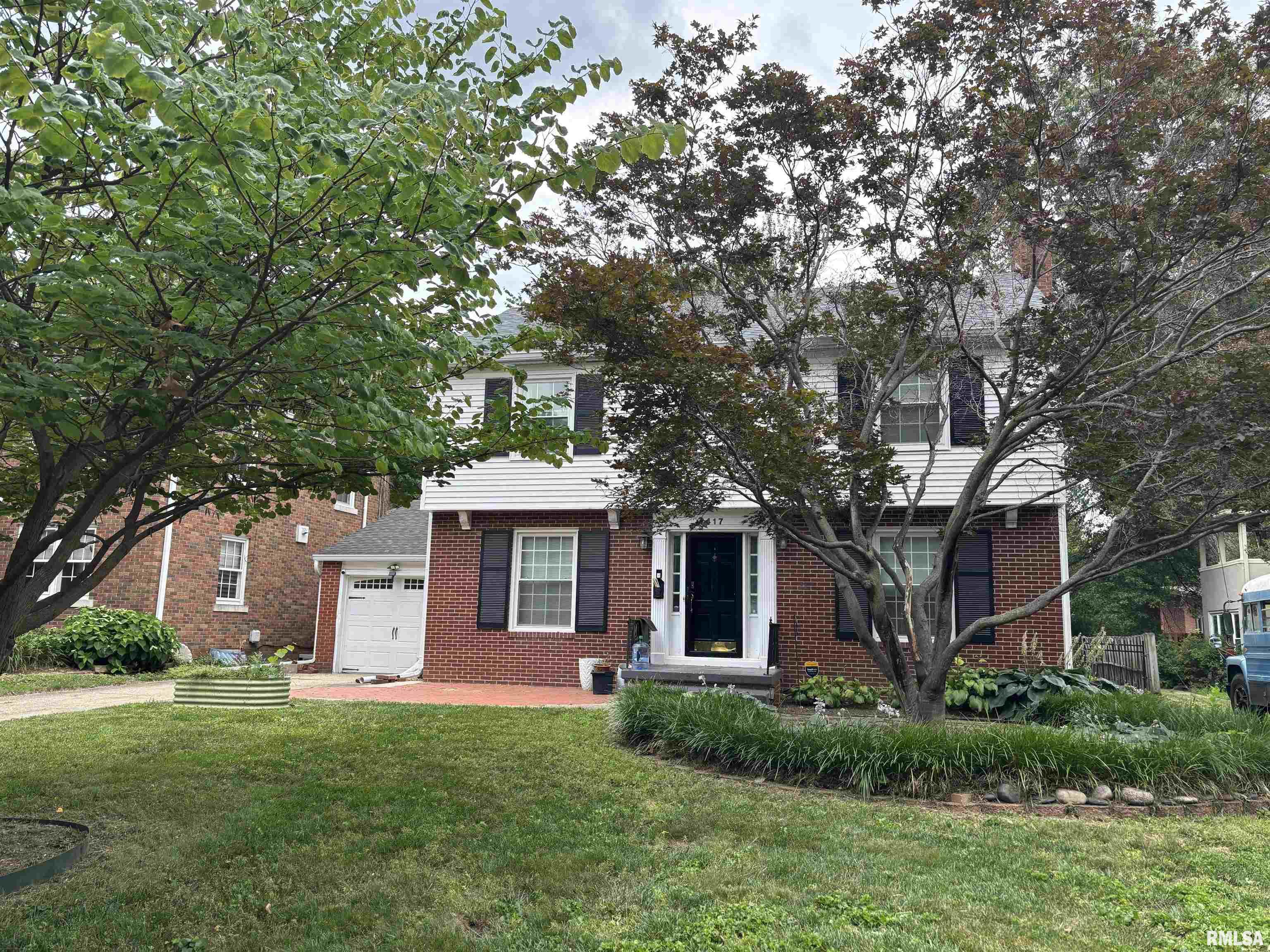 Photo 1 of 99 — 1417 S DOUGLAS Avenue, Springfield, IL 62704