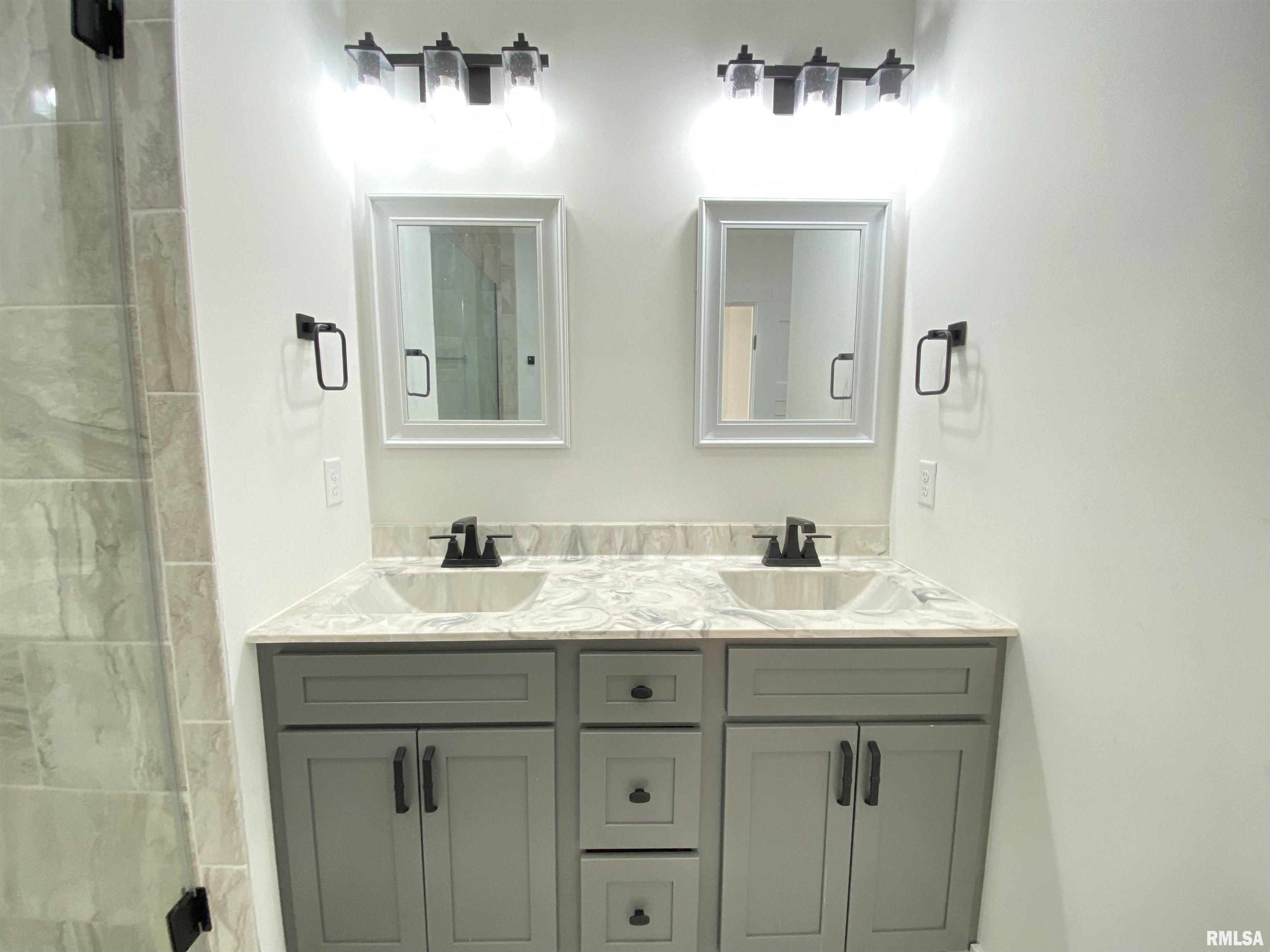 403 W Ten Mile Creek Road, Germantown Hills, Illinois image 12