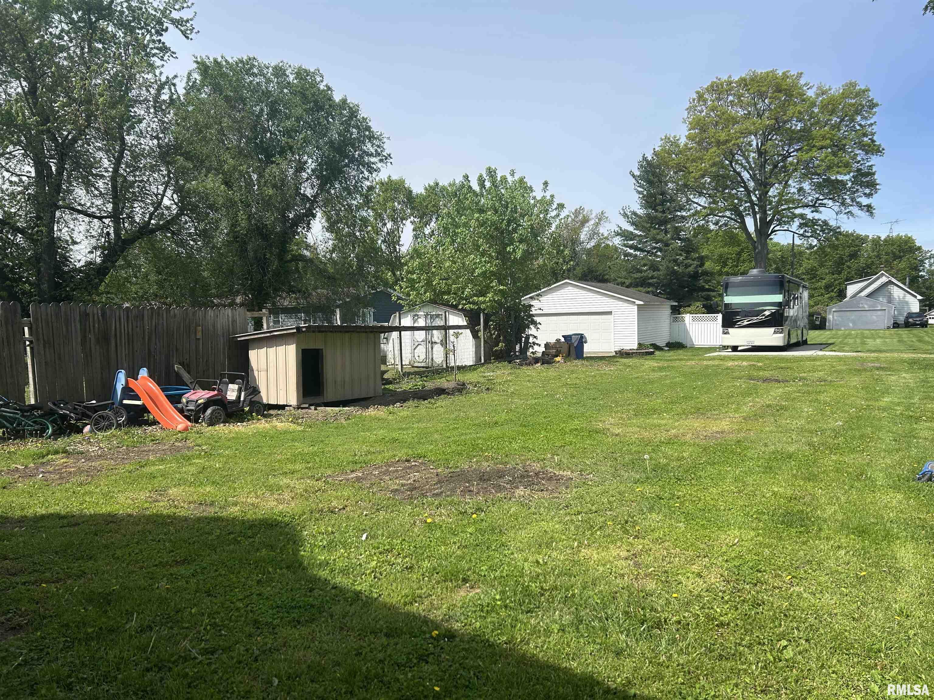 725 S Wyandotte Street, Taylorville, Illinois image 3