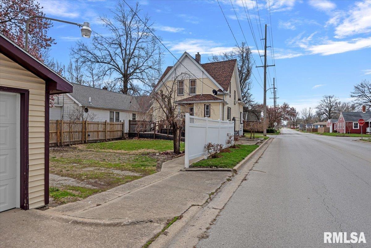 925 W Main Cross Street, Taylorville, Illinois image 33