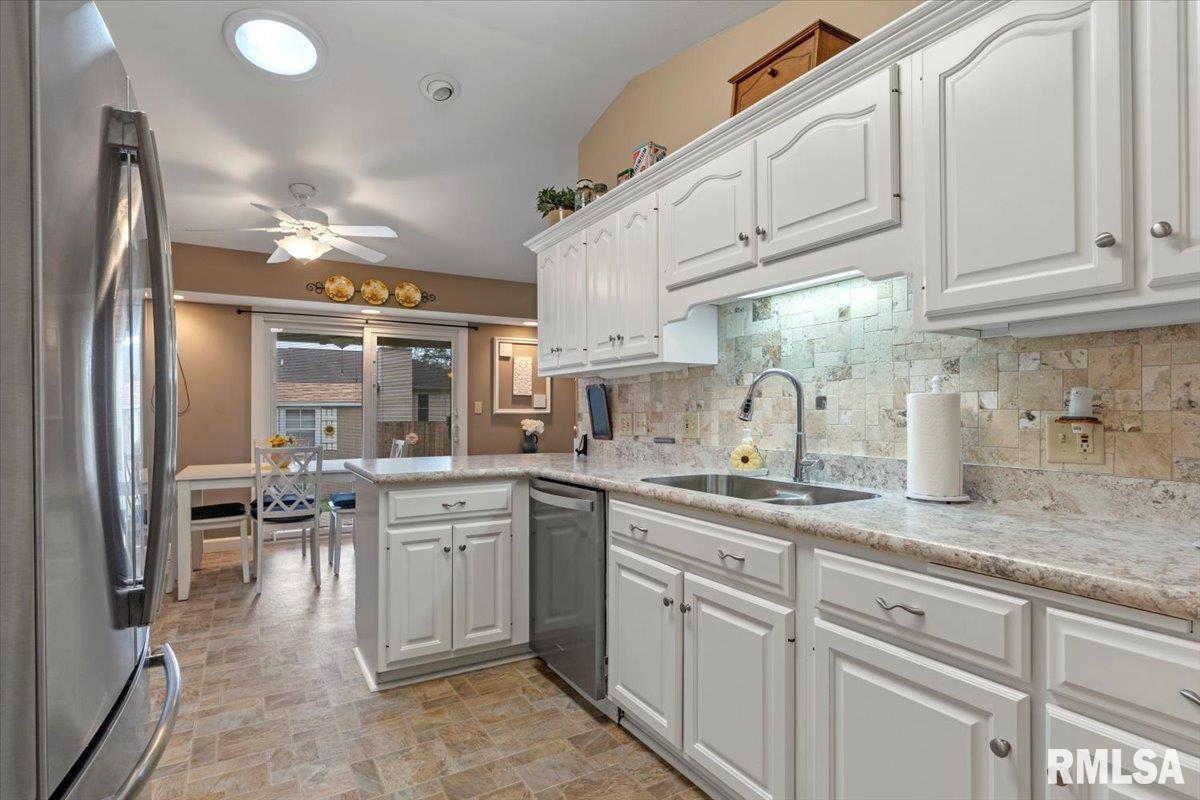 3800 Bergamot Drive, Springfield, Illinois image 11