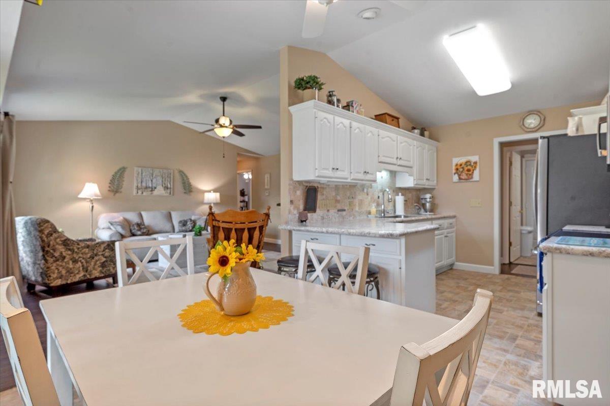 3800 Bergamot Drive, Springfield, Illinois image 13