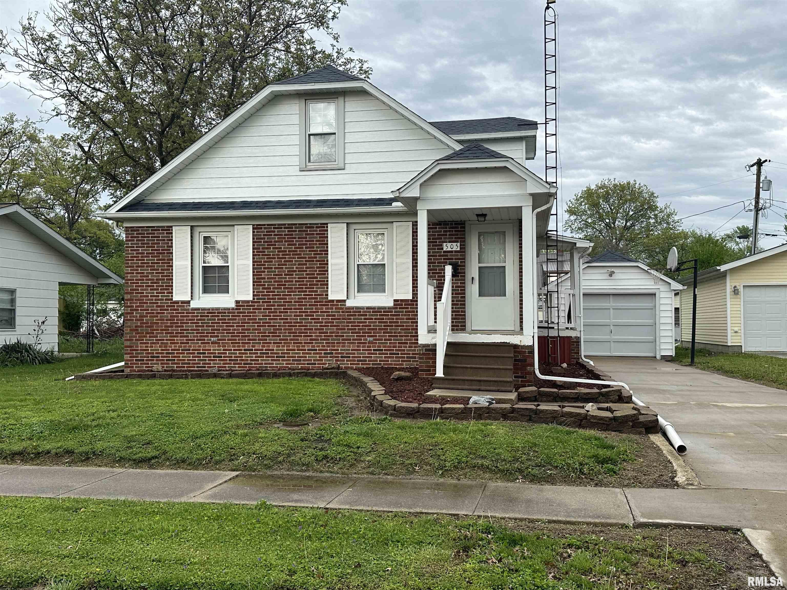 505 Saint Clair Street, Altamont, Illinois image 2