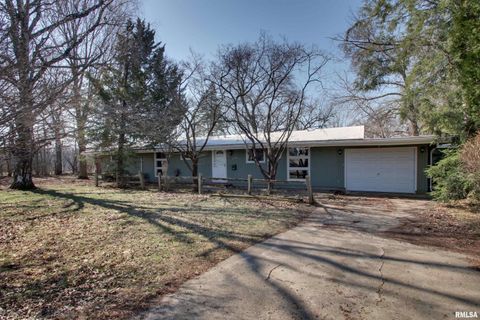 Homes For Sale - 740 Edgewood Drive<br/> Quincy, IL 62301