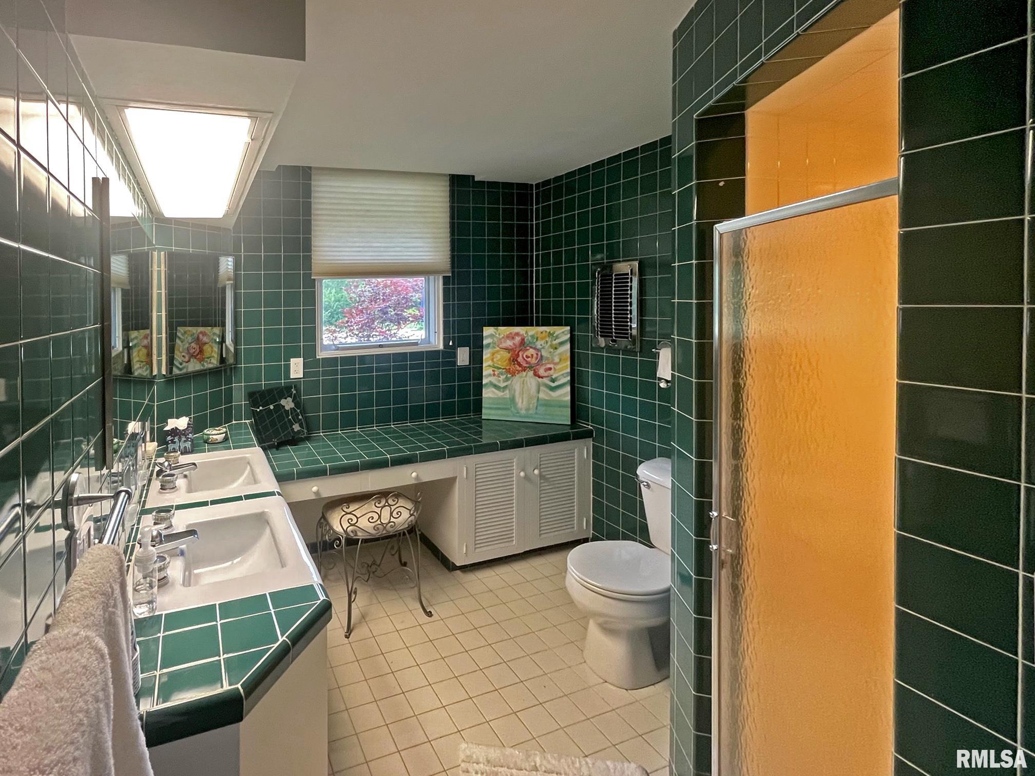 1040 Crescent Drive, Clinton, Iowa image 31