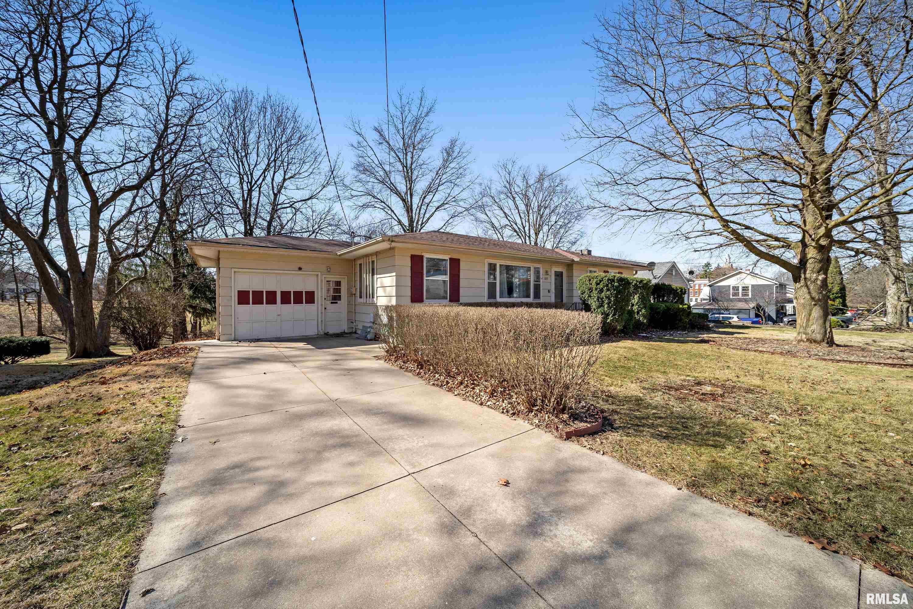 1033 E Boston Avenue, Monmouth, Illinois image 3