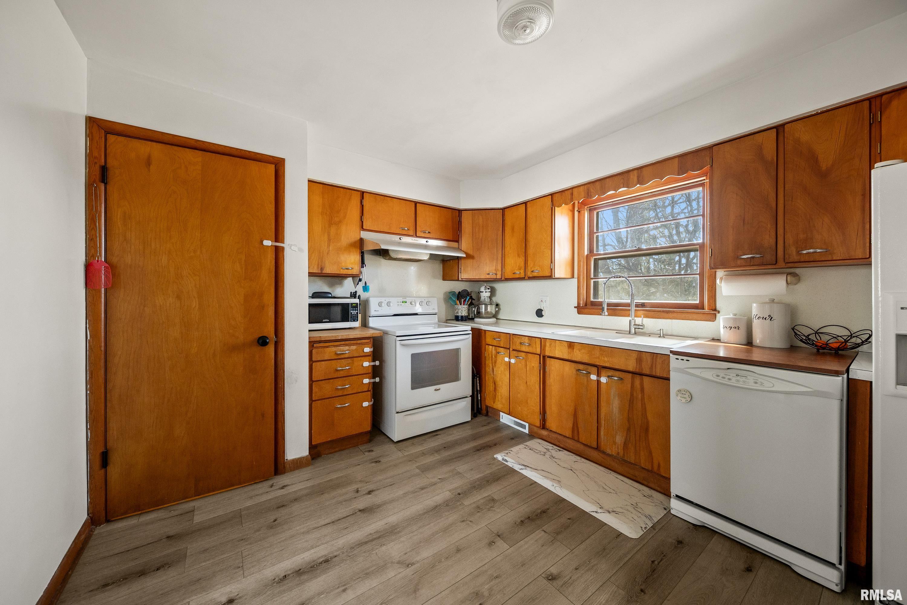 1033 E Boston Avenue, Monmouth, Illinois image 12