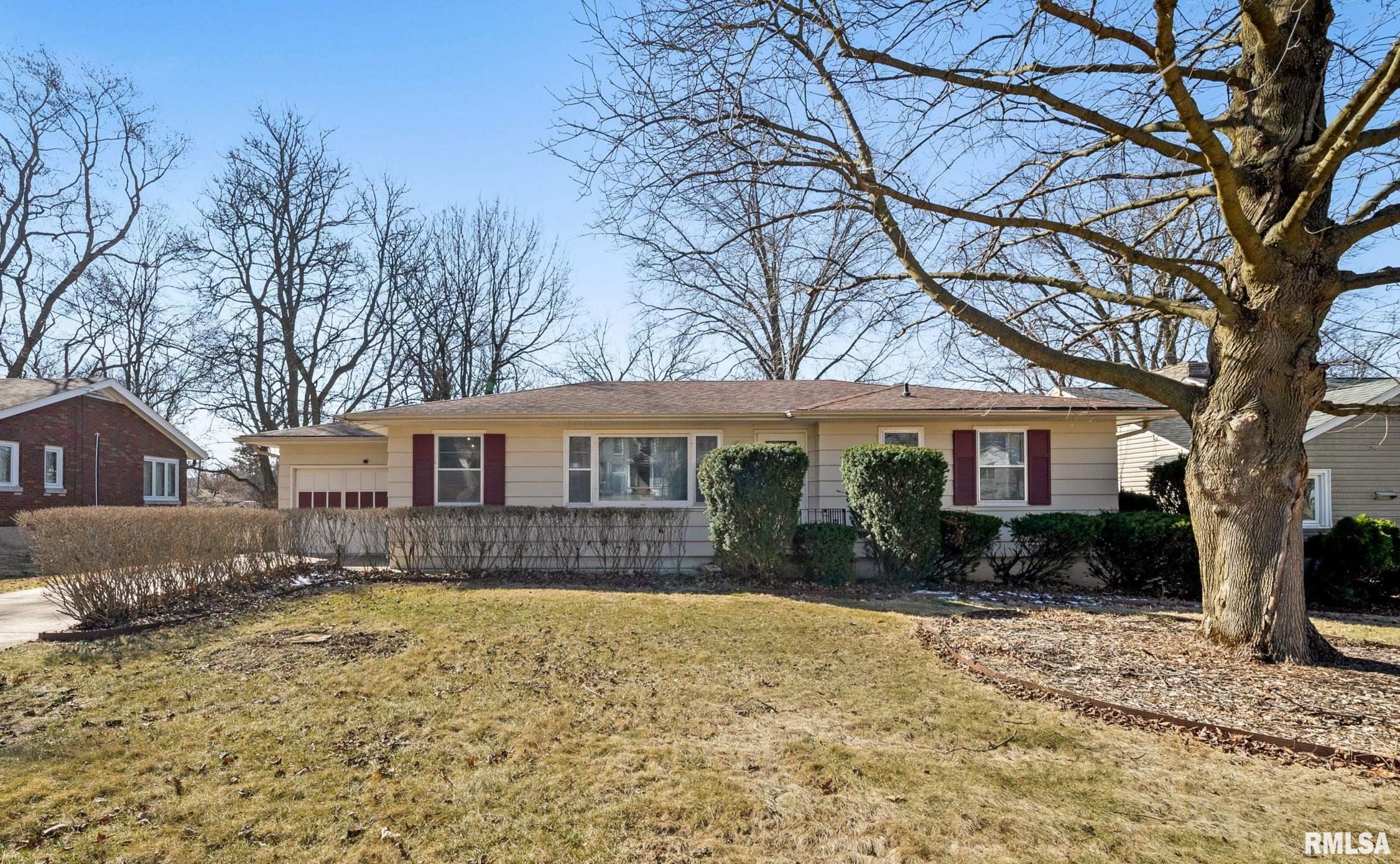 1033 E Boston Avenue, Monmouth, Illinois image 1
