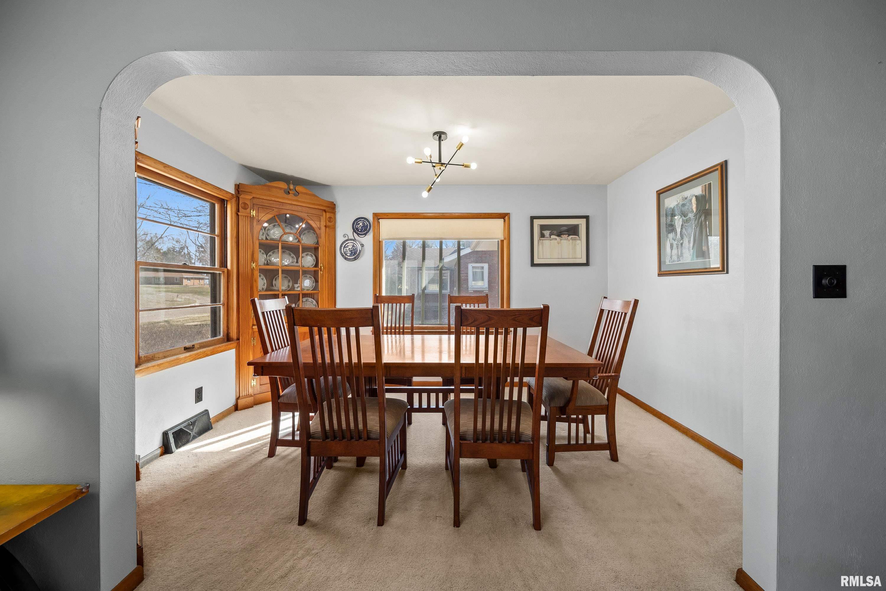 1033 E Boston Avenue, Monmouth, Illinois image 7