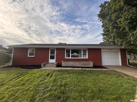 Homes For Sale - 243 Lawnridge Drive<br/> Tazewell County, Creve Coeur, IL 61610