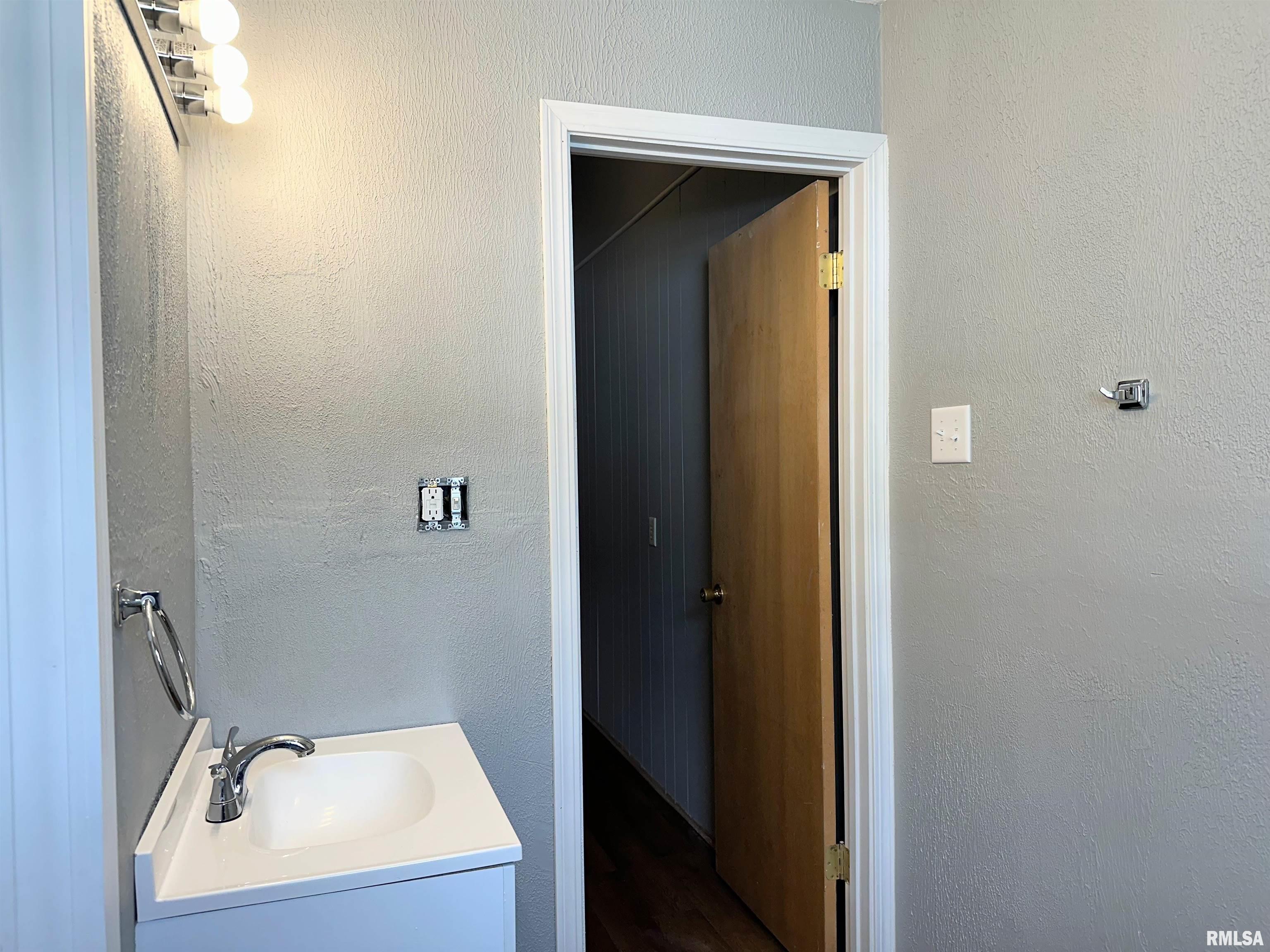 403 S State Street, Christopher, Illinois image 36