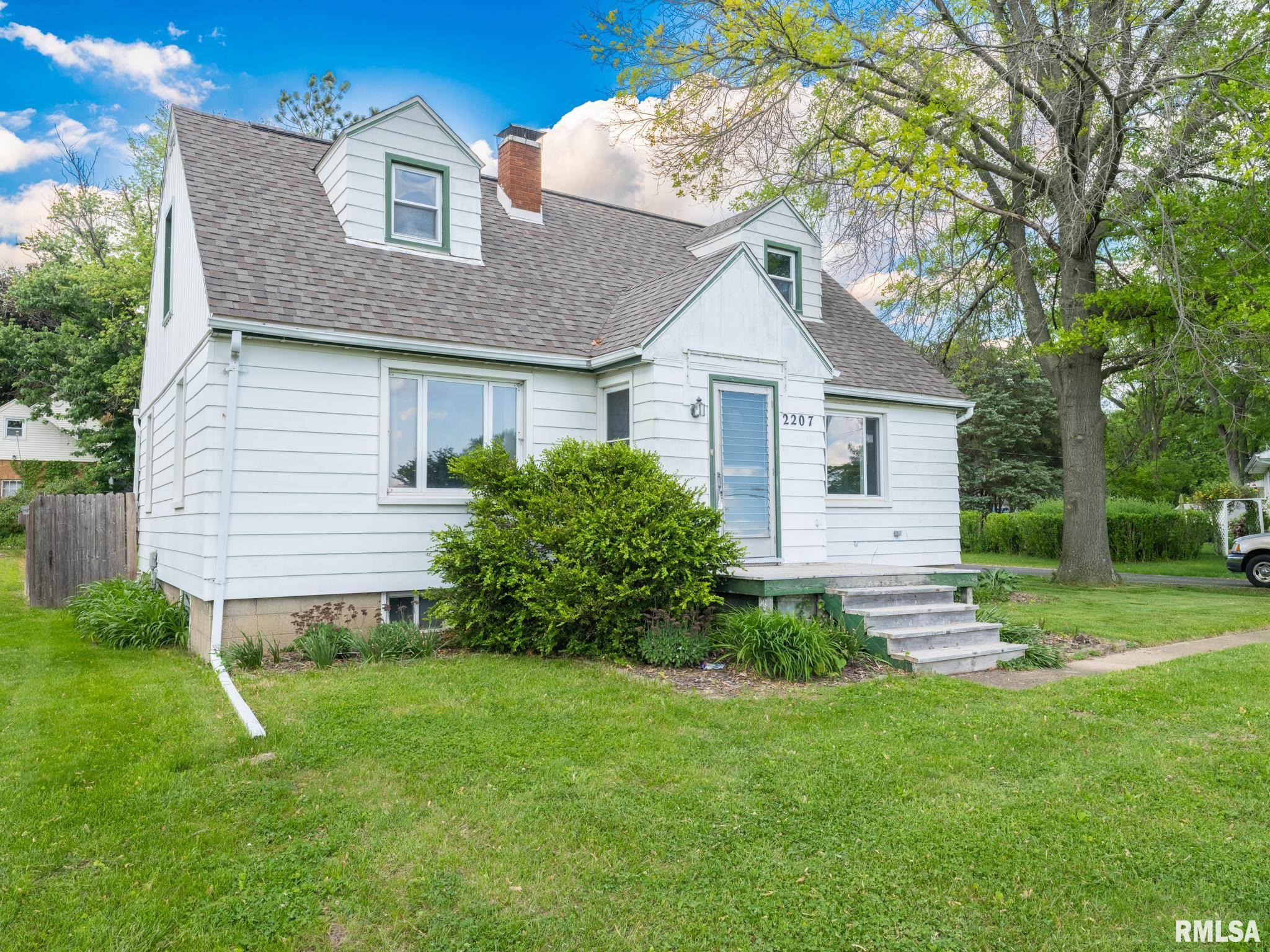 2207 Fondulac Drive, East Peoria, Illinois image 2