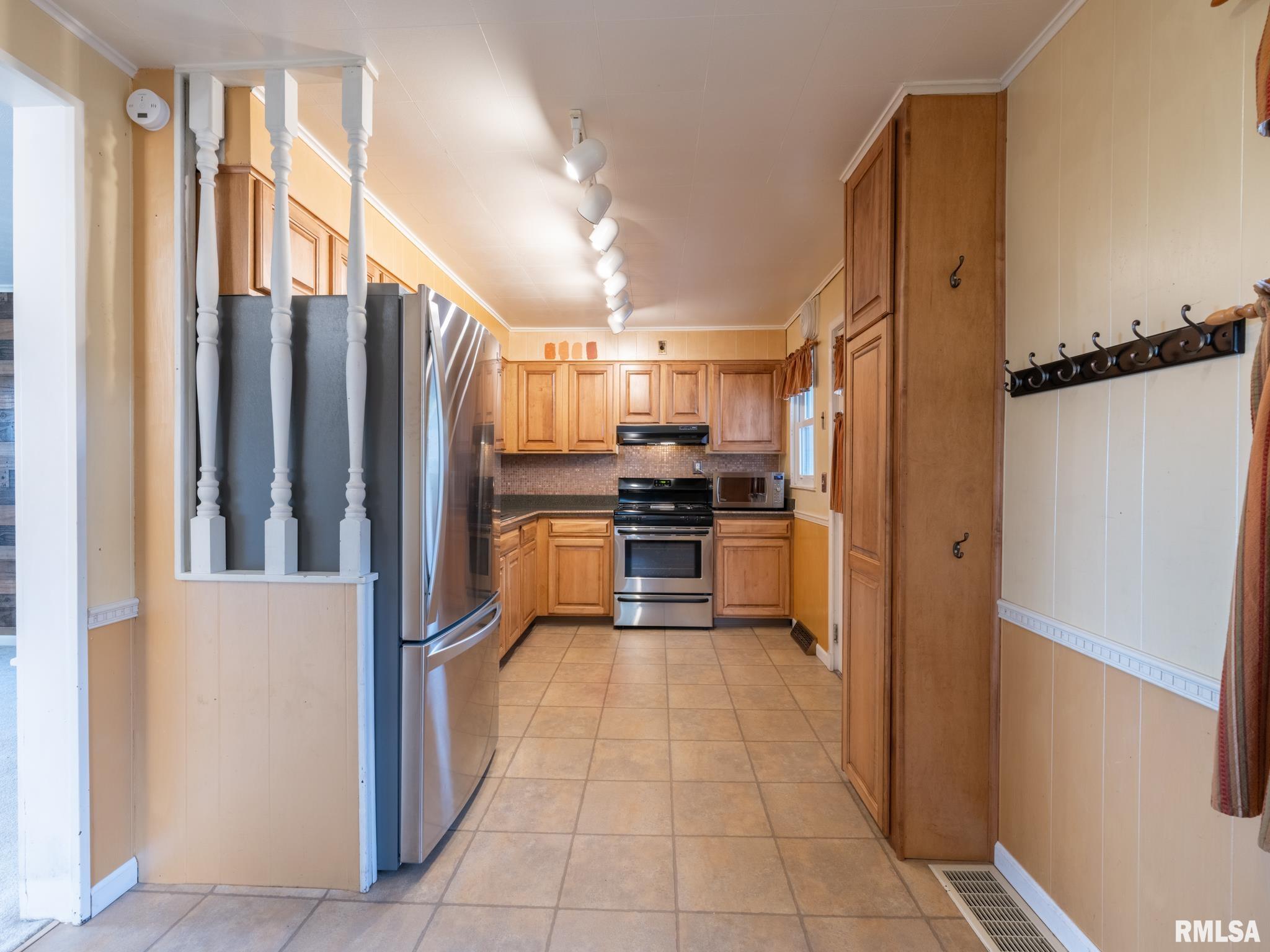 2207 Fondulac Drive, East Peoria, Illinois image 28