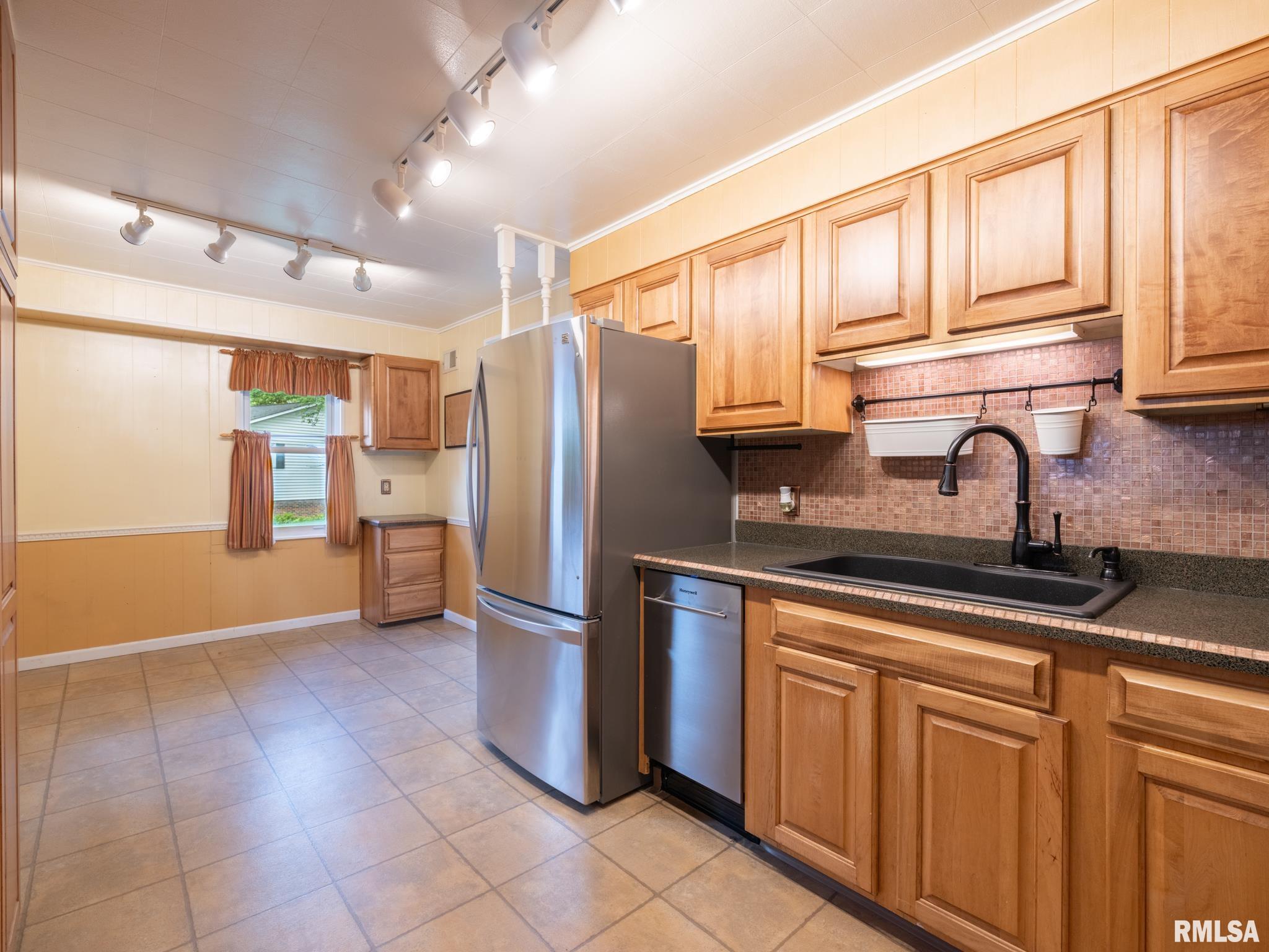 2207 Fondulac Drive, East Peoria, Illinois image 31