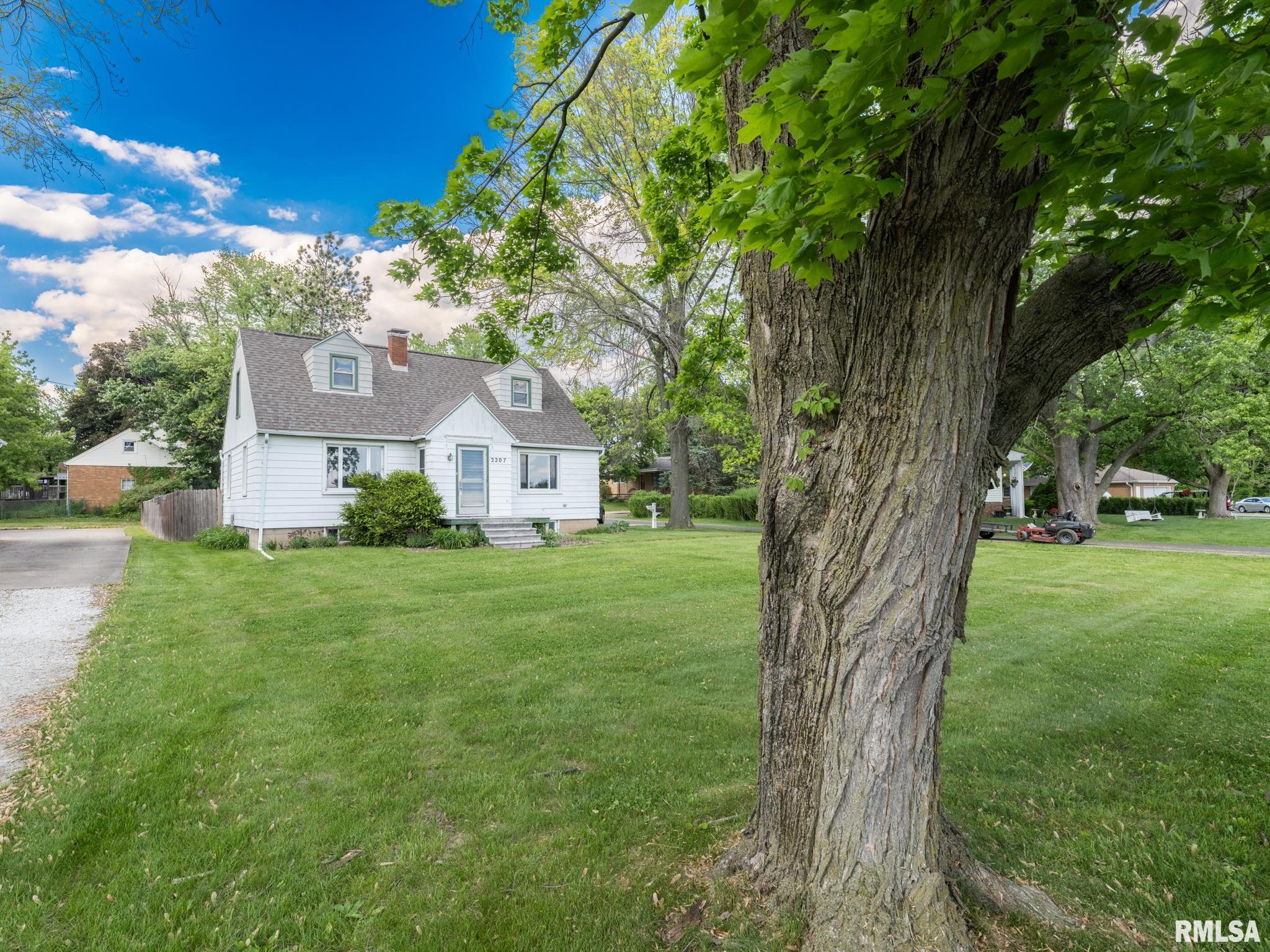 2207 Fondulac Drive, East Peoria, Illinois image 3