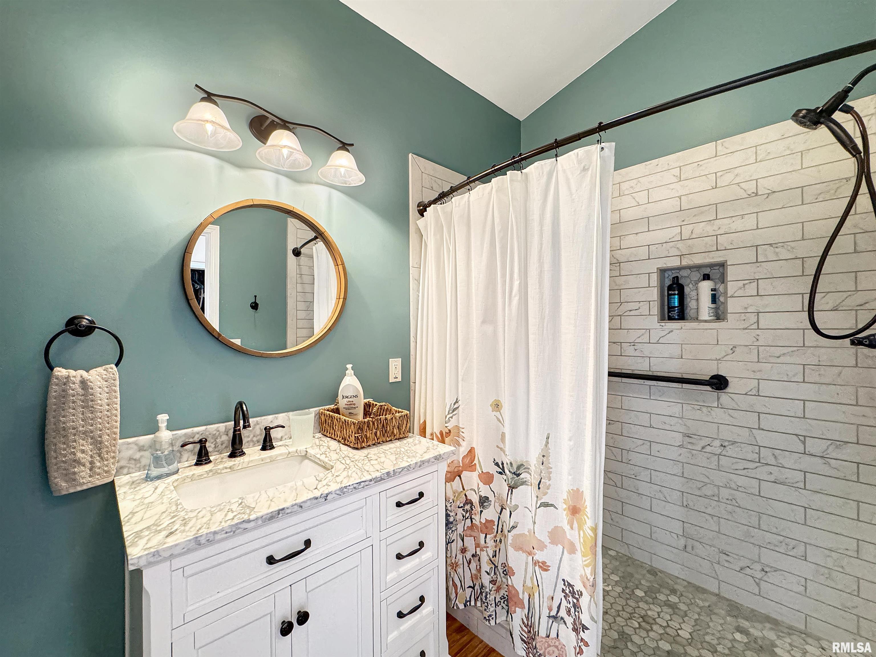 700 Illini Drive, East Peoria, Illinois image 24
