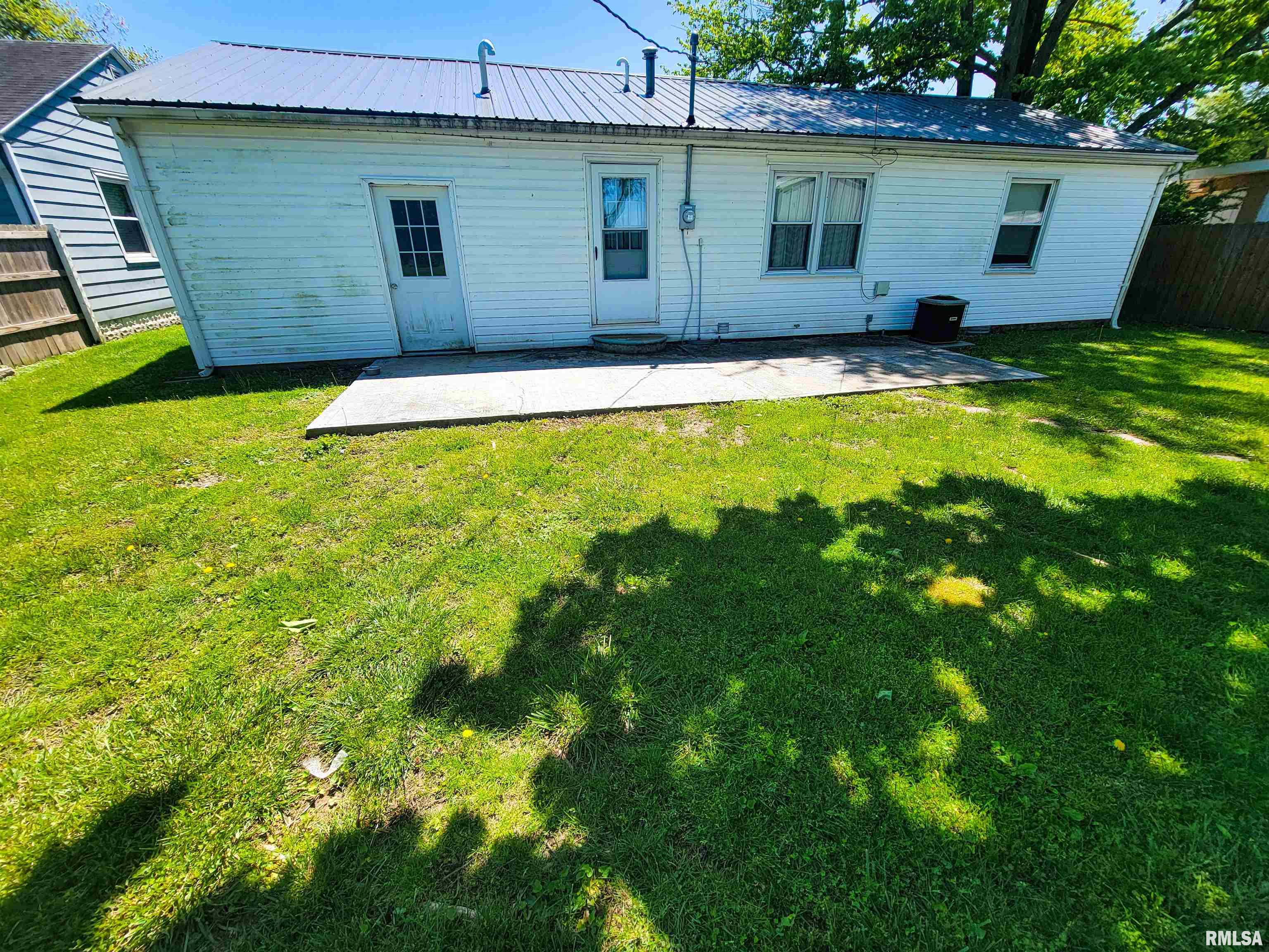 214 W 12th Street, Flora, Illinois image 9