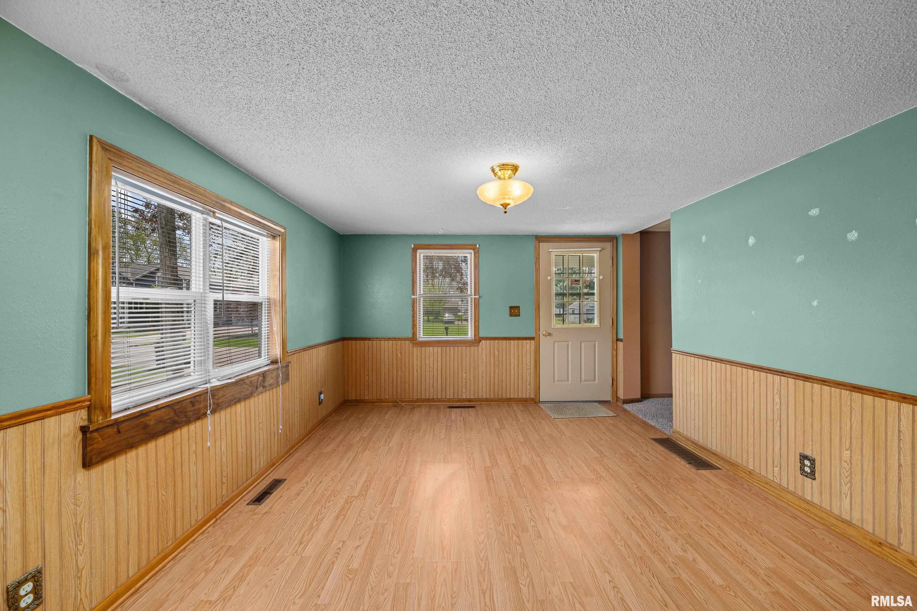 140 W 5th Avenue, Woodhull, Illinois image 8